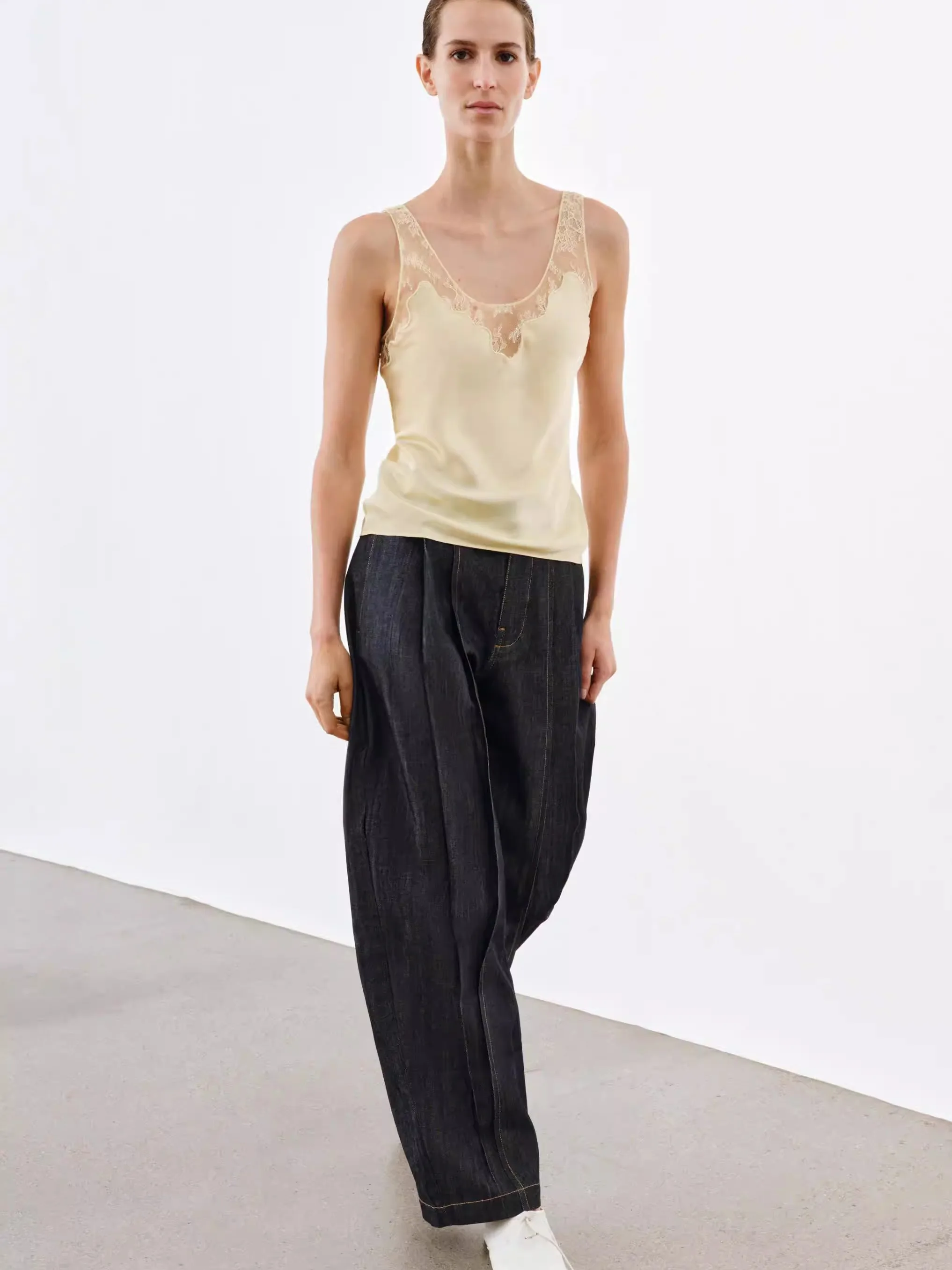 

Sexy Sleeveless Silk Satin Feel Top Women's New Arrival Summer Fashion 18-25 Years Old Suitable Stage And Ethnic Wear