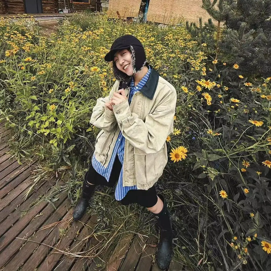 

Винтажная джинсовая куртка с эффектом потертости, контрастным отложным воротником, свободного кроя, из хлопка, с длинными рукавами