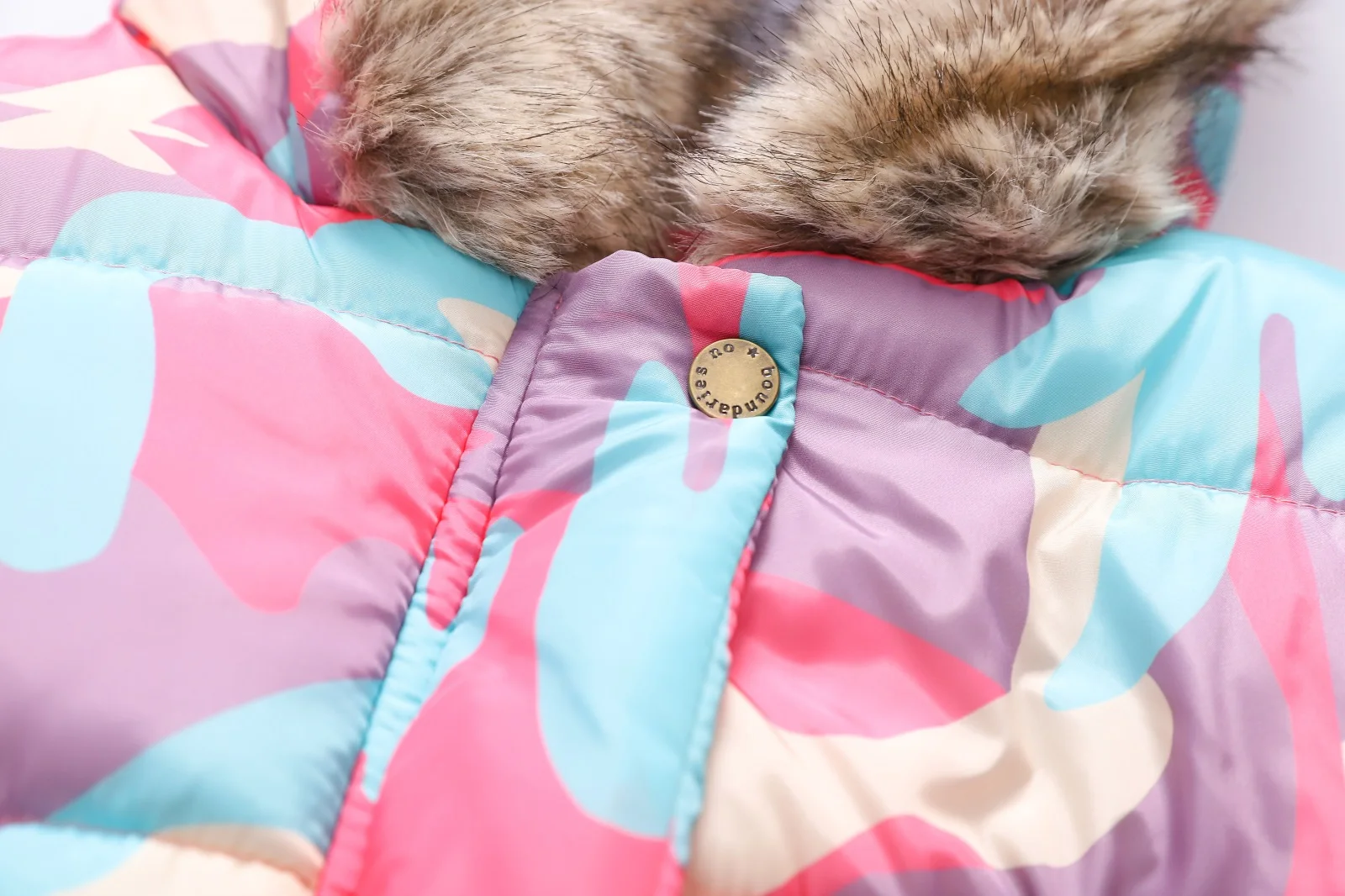 Warm & Stylish: Girls\' Warm  Coat with Flower Print & Fleece Hood - Perfect for Winter!