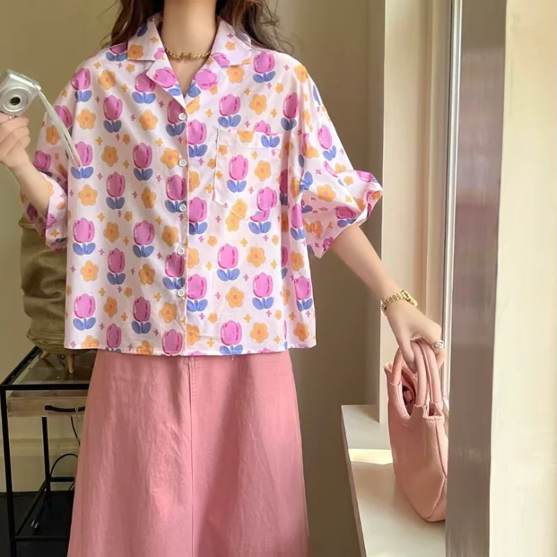 

Женская рубашка с короткими рукавами и цветочным принтом в стиле граффити, повседневная летняя рубашка-поло, свободный топ, серия Salt, ленивый внешний вид