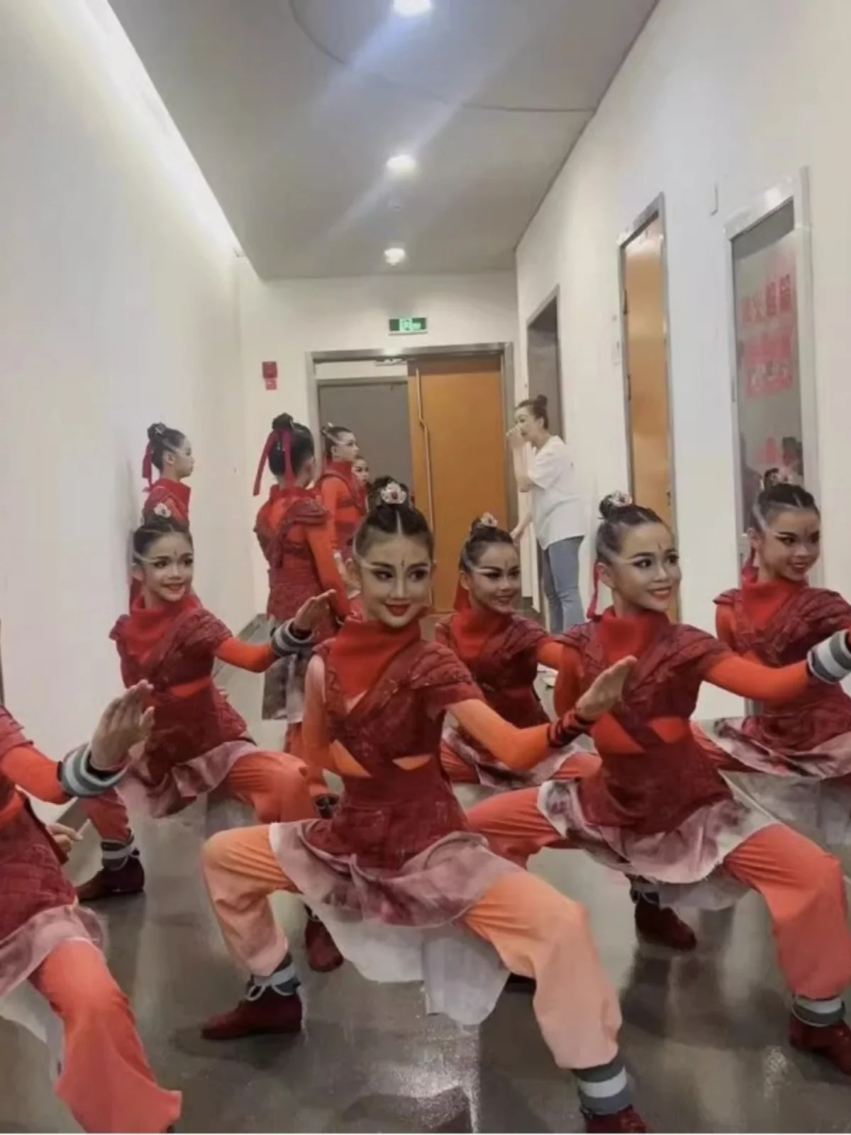 

Костюм для выступлений Mulan: Наряд для танца «Двенадцать сессий» и «Маленький лотос», танцевальный костюм-доспехи для мужчин и женщин, Ханьфу