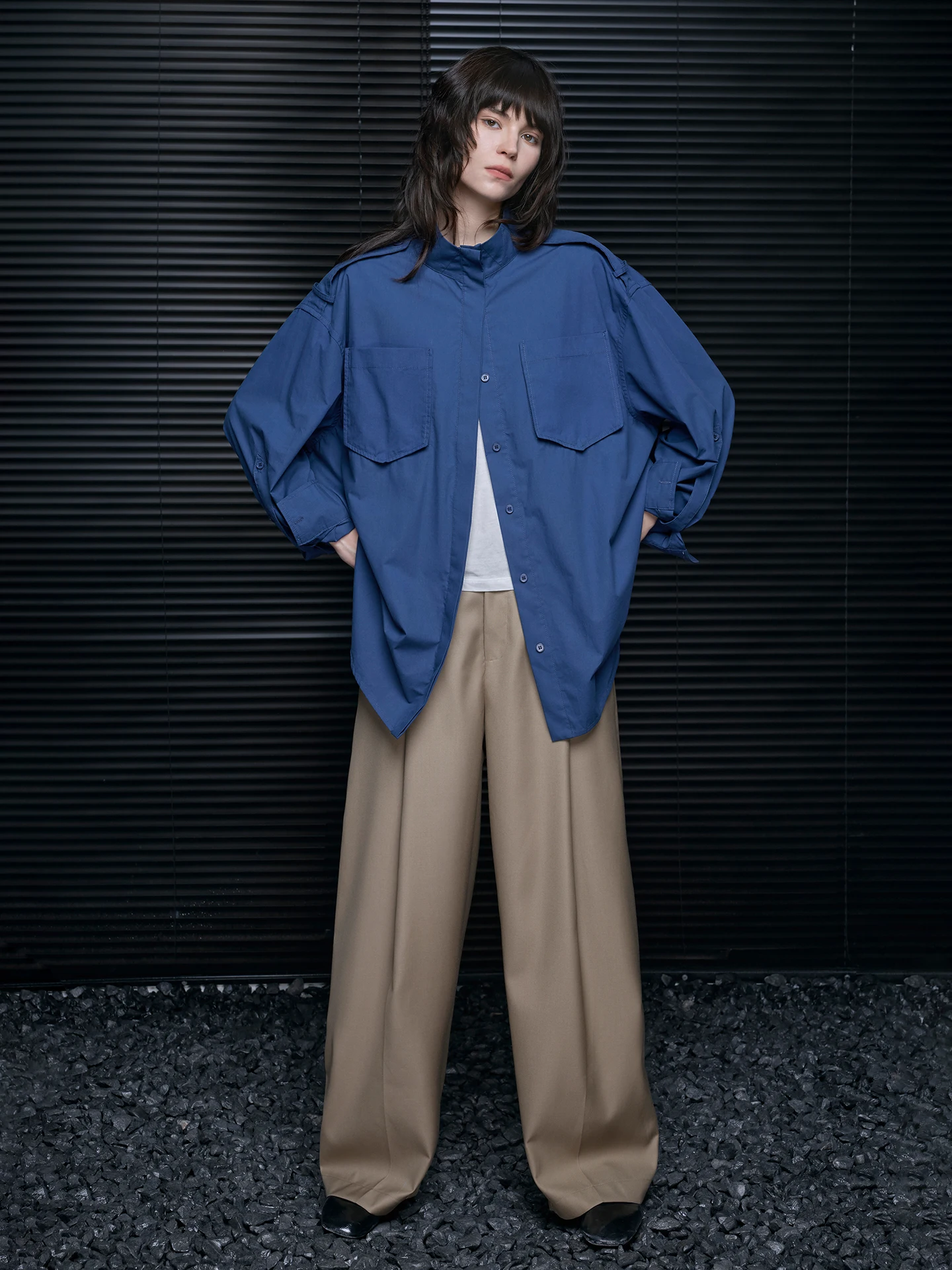 

Синяя хлопковая рубашка-жакет оверсайз для женщин: модная, универсальная, в уличном стиле, с длинными рукавами, на пуговицах, средней длины