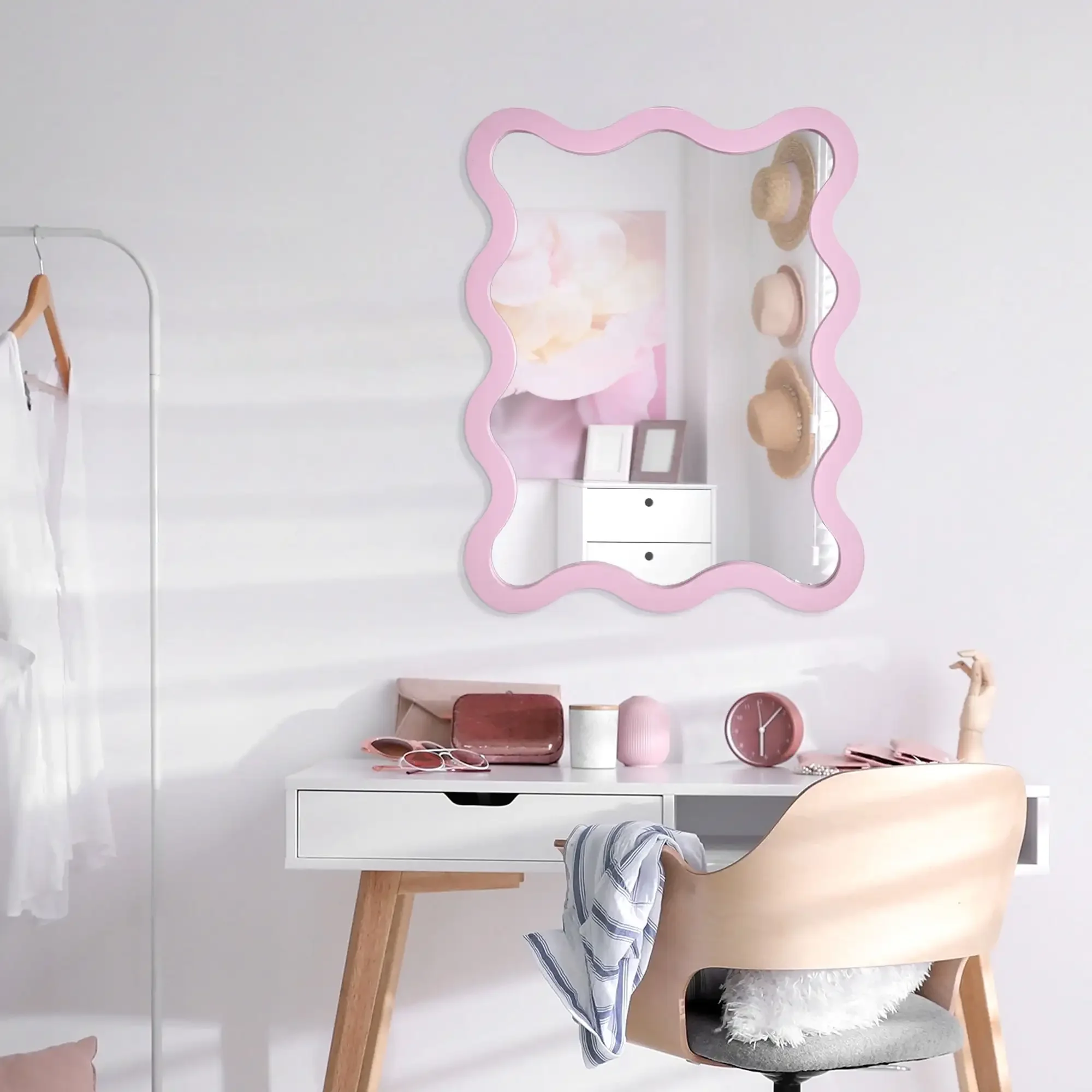 Espelho com moldura ondulada, lavanda - 22" x 28"