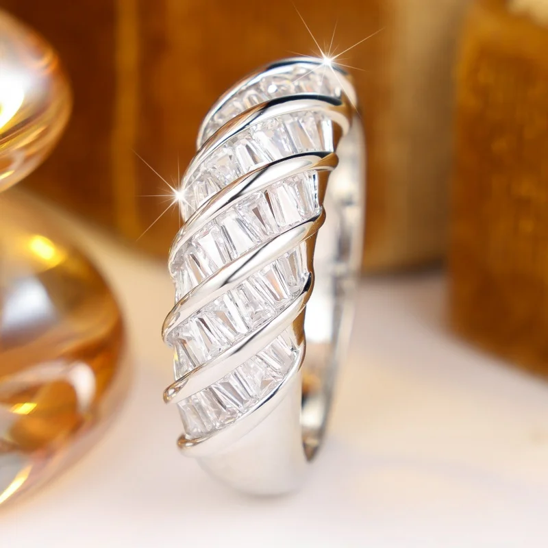 European and American Twisted Pattern Ladder Cubic Zirconia Ring, Light Luxury and Atmospheric Inlaid Wide Face Accessory