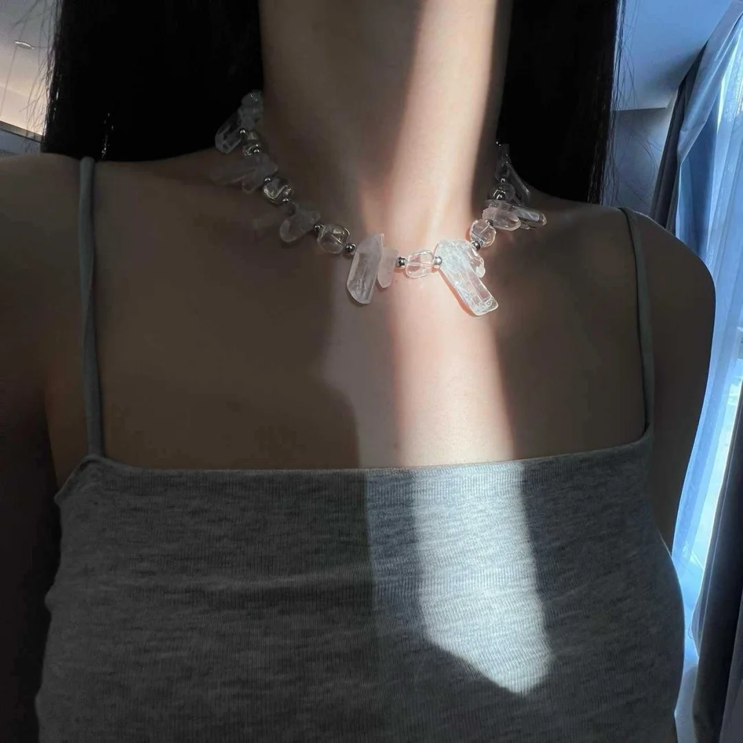 DUTRIEUX الاتجاه الجديد الشرير قلادة الهندسة العمود الفقري كورني غير النظامية شفافة مكعبات الثلج المختنق المعدني للنساء الرجال مجوهرات للجنسين