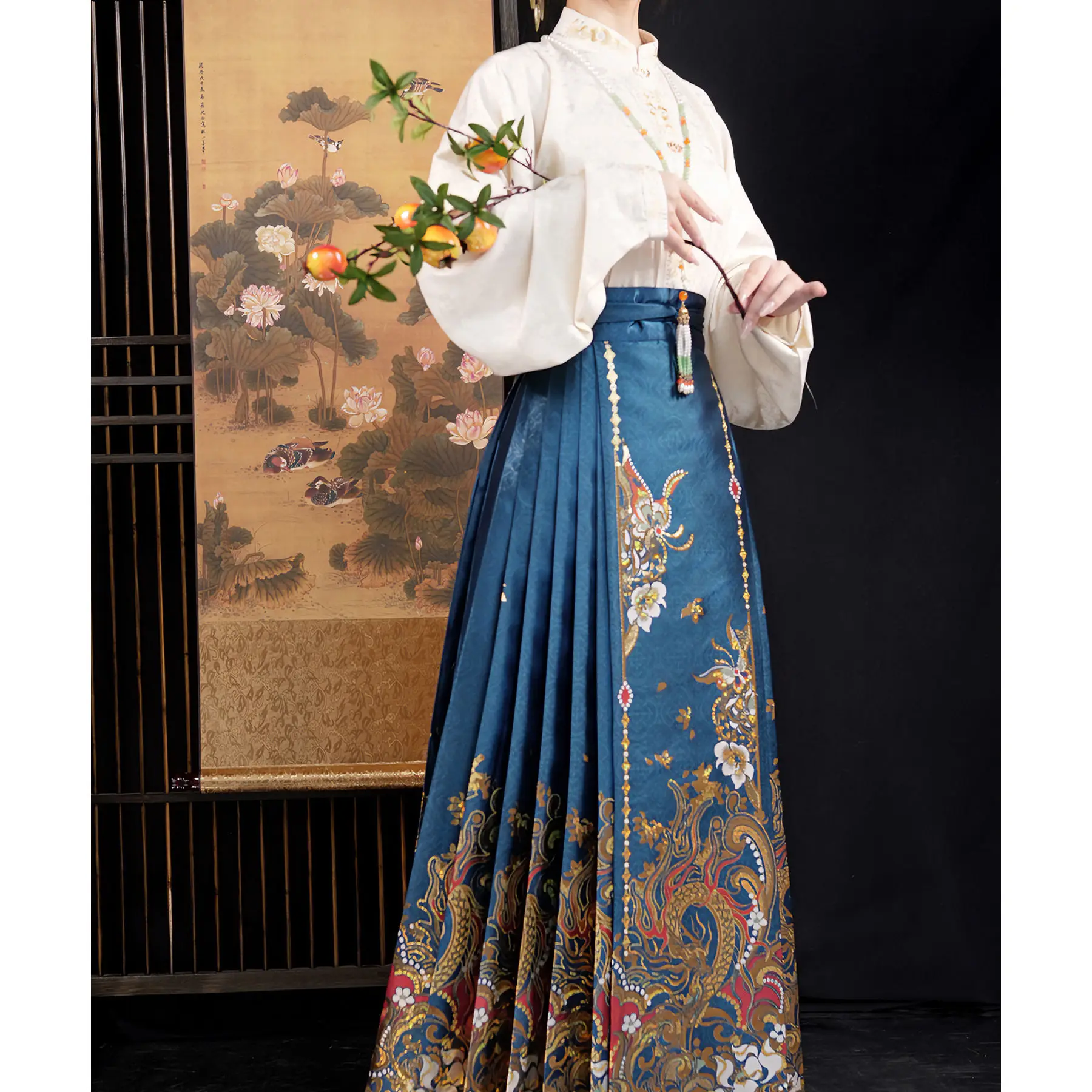 Grasping Fenghua[Long Yue Fu Nian]Hanfu Ming Weaving Gold Imitation Makeup Flower Horse Face Skirt