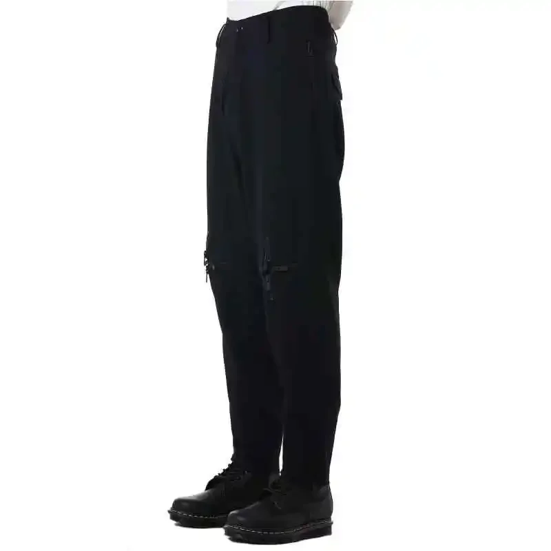 

РАСЛЕКСОВАННЫЕ БРЮКИ YOJI OOAK РАСЛИКОВАННЫЕ БРЮКИ с нашивкой на молнии