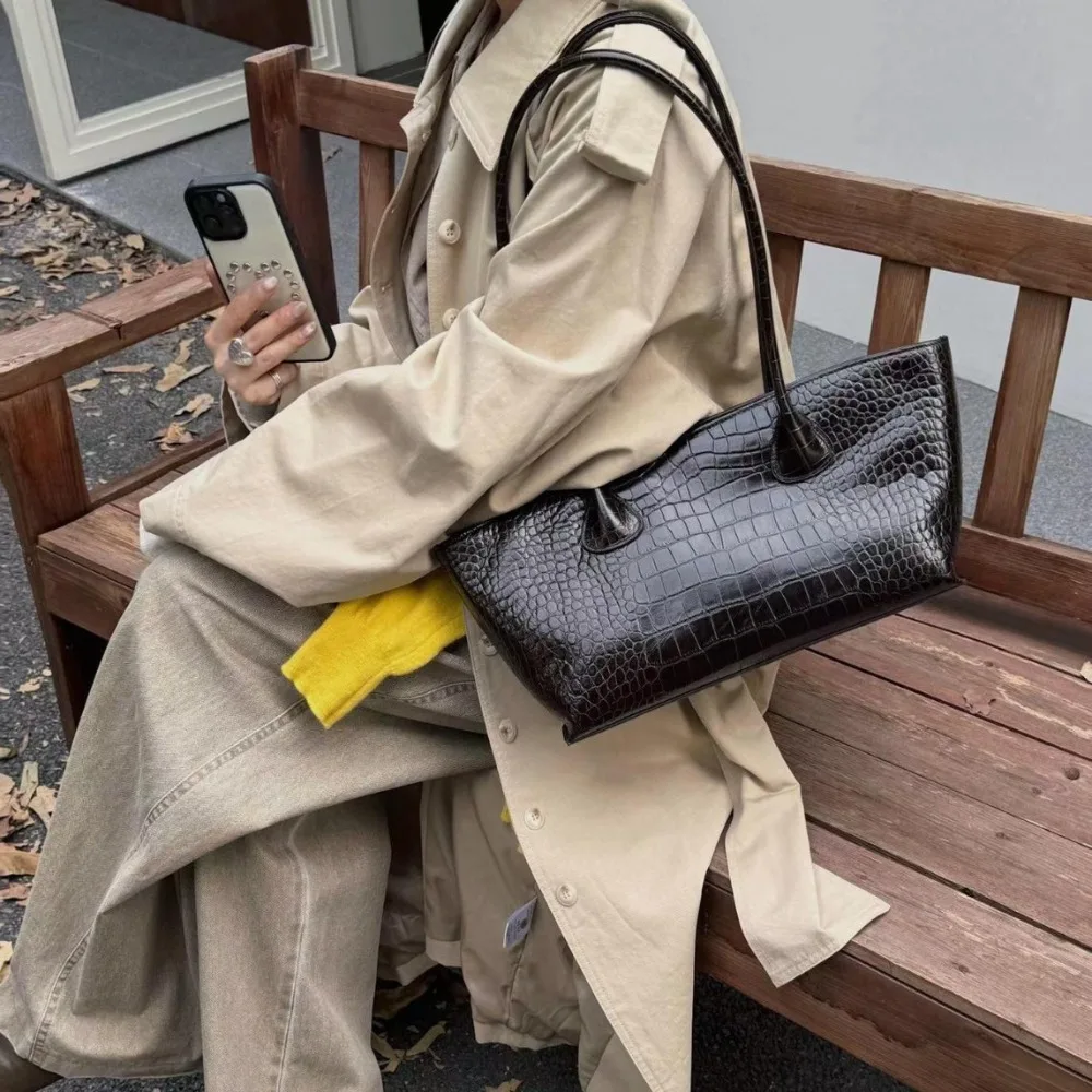 2026 New First-layer Crocodile Pattern Cowhide Shoulder Bag Genuine Leather Large-capacity Commuting Versatile Underarm Women
