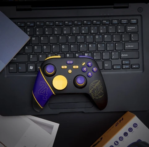 2025 New Classic Game Controller High Capacity Battery Wireless Bluetooth Game Controller Vibration Function Game Joystick