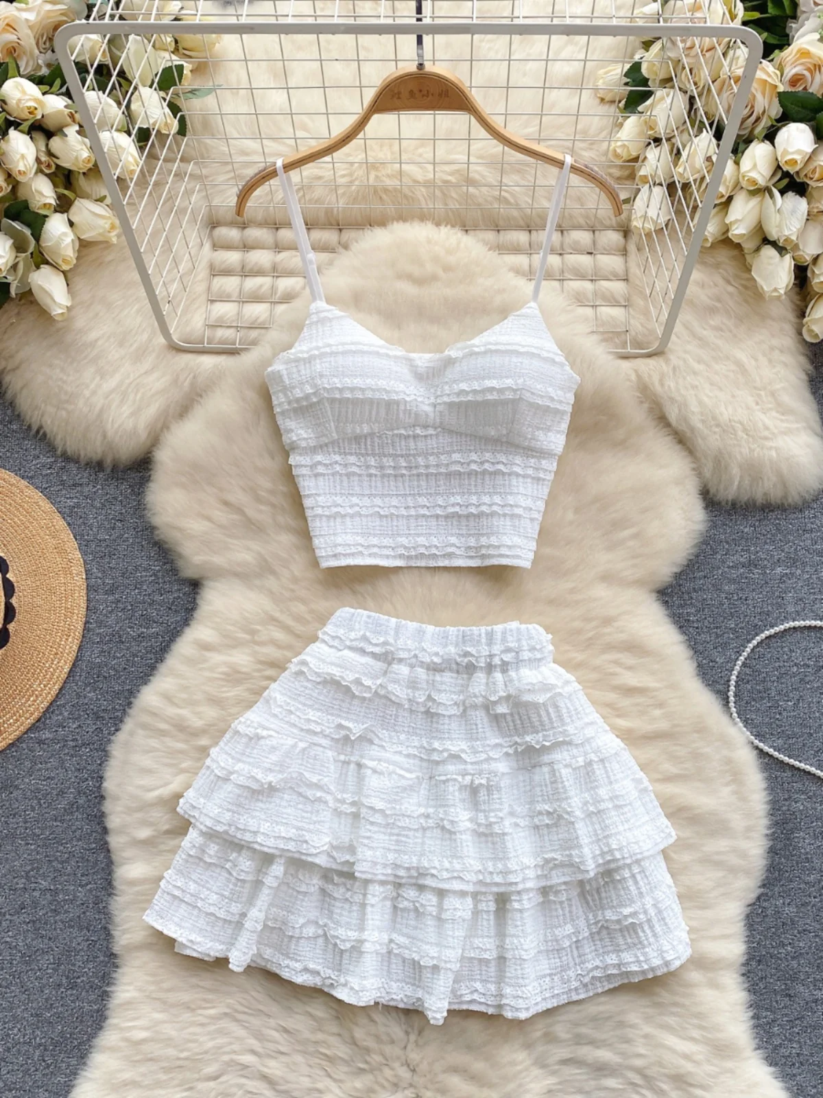 Conjunto de duas peças estilo coreano com alças de renda doce, saia curta sexy com bainha curta, anti-idade, para férias, par...