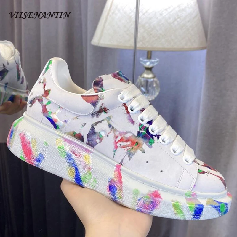 Graffiti Women and Men Sneakers Shoes Thick Sole Flat Platform Lace Up Beautiful Height Increasing Shoes All Match Couple Shoe