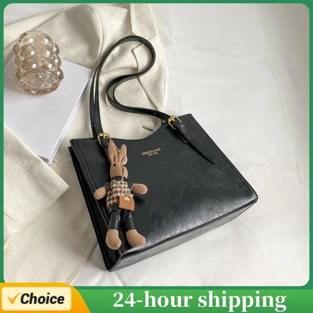 

Women Vintage Shoulder Bag with Pendant Casual Tote Bag Large Capacity Slouchy Tote Purse Ladies Travel Handbag