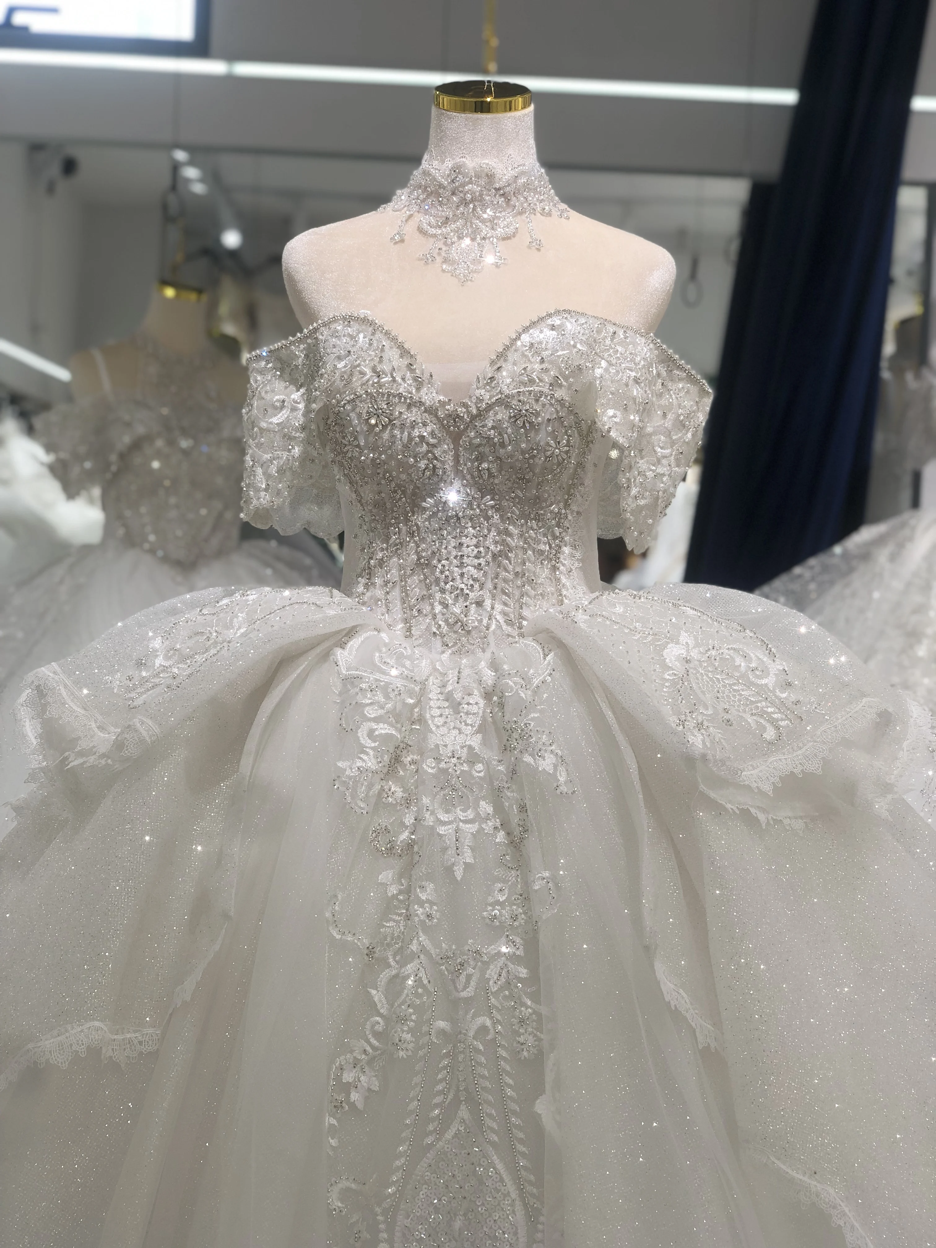 Kisswhite Xlove Collection abito da sposa di lusso glitters cristalli abito da ballo abito da sposa su misura con spalle scoperte