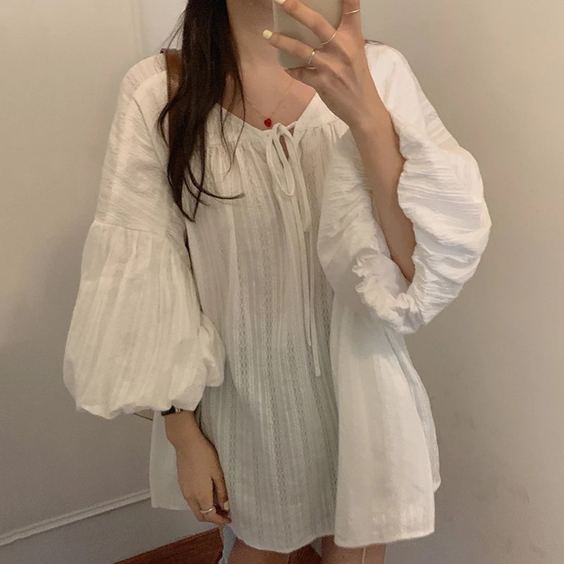 

Chic Retro Deep V-Ne Open Bone Tie Design Loose Lantern Sve irt Top Korean Sle Straight Cut Mid-Length Pure Color