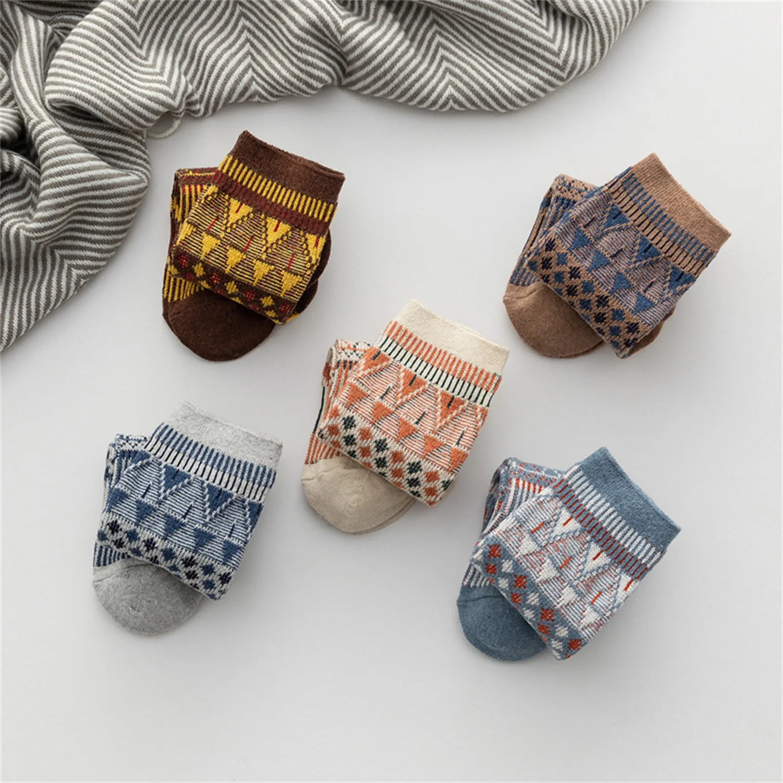 Dames- en meisjesmode Vintage bedrukte katoenen middenbuissokken Herfst en winter Warme, zachte en comfortabele kousen