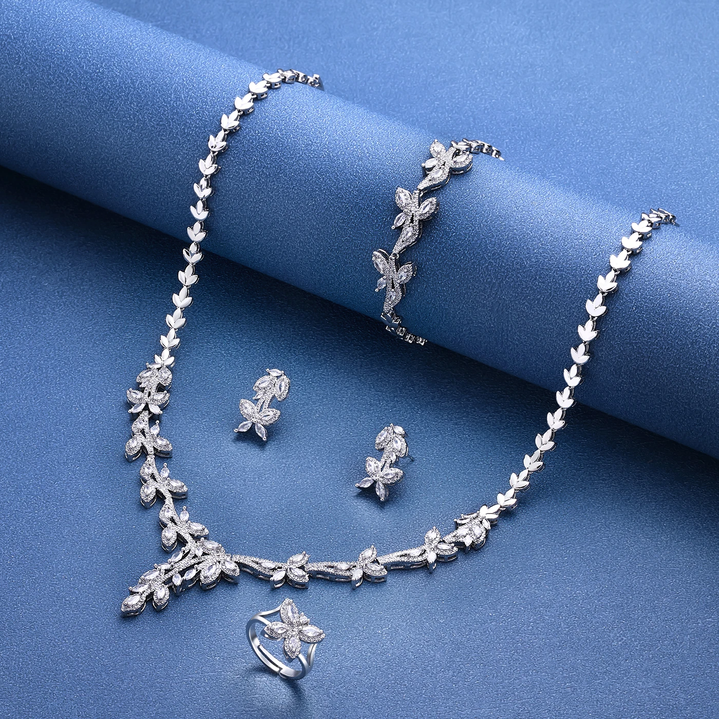 

2024 New 4-piece Jewelry Set with Cubic Zirconia, Suitable for Women's Wedding Party Wedding Accessories Dubai, Saudi Arabia