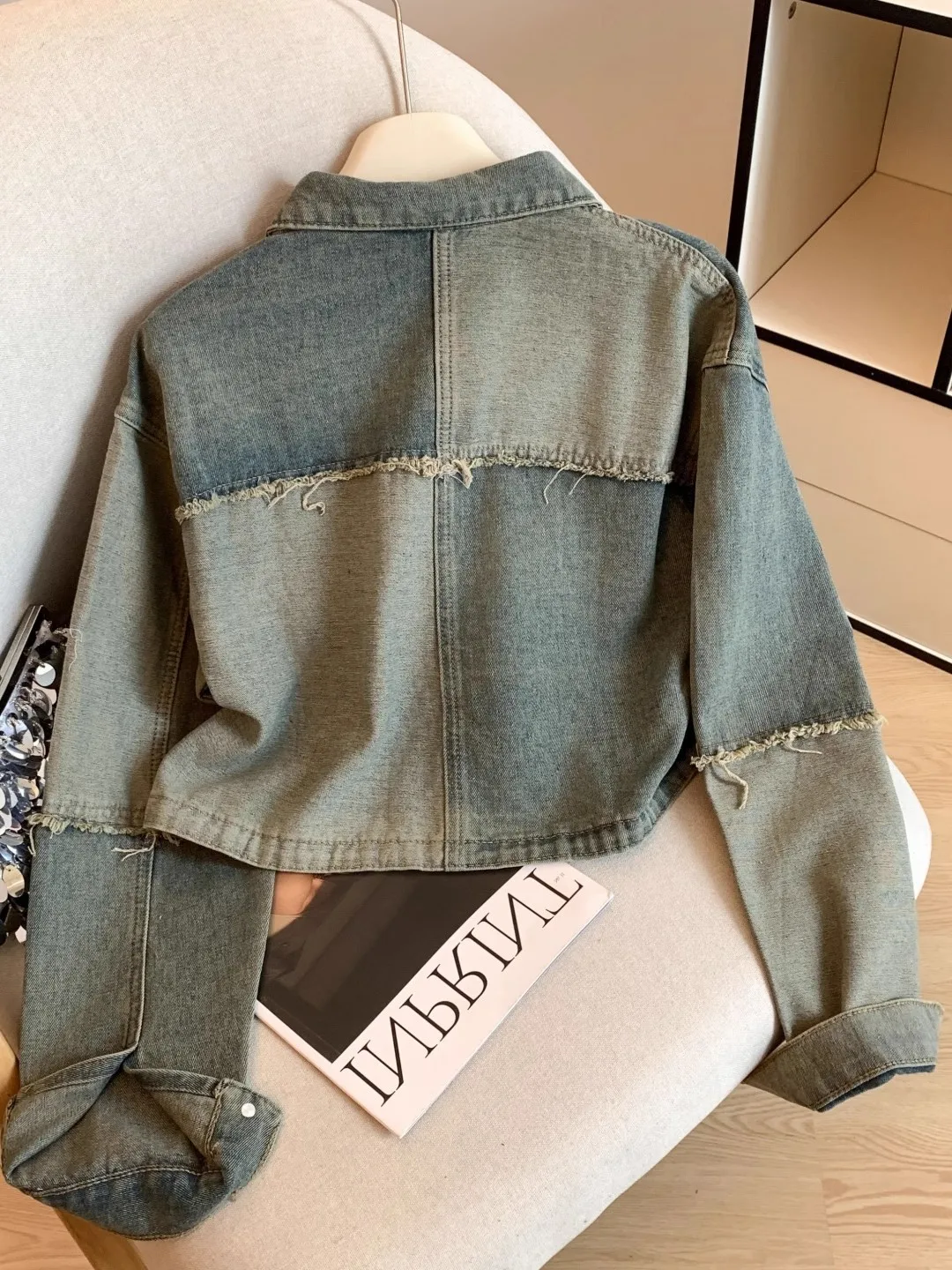 

Повседневная джинсовая куртка в стиле ретро в американском стиле в стиле пэчворк для женщин, осенняя новая свободная универсальная модная куртка-топ