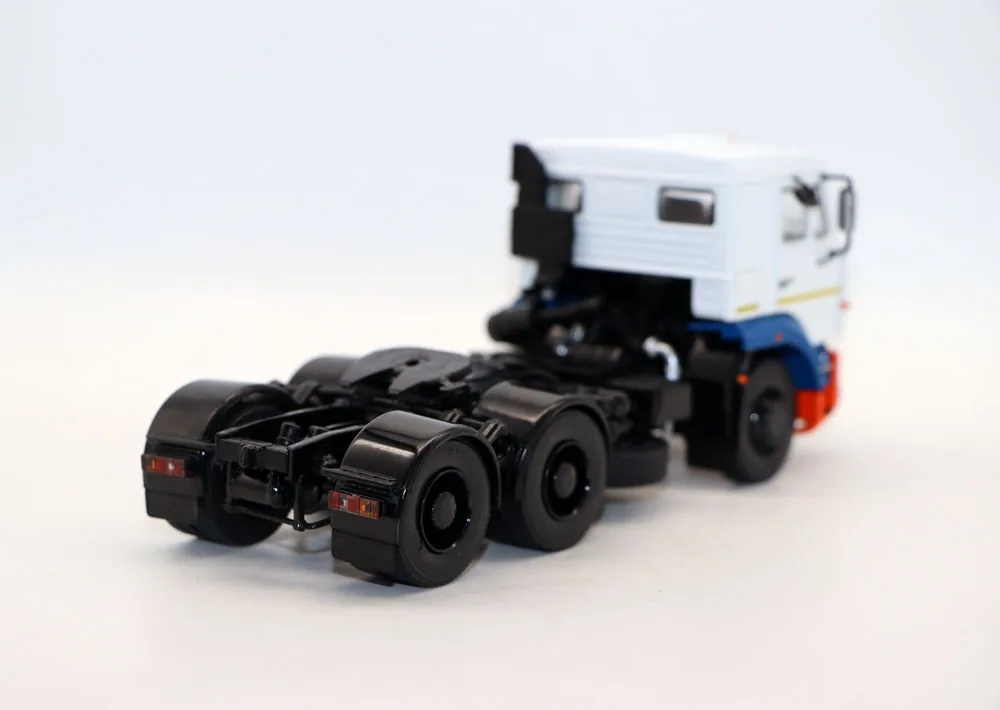 Nouveau tracteur à l'échelle 1/43, camion KAMA3 5490, modèles urss moulés sous pression pour Collection de jouets, cadeau