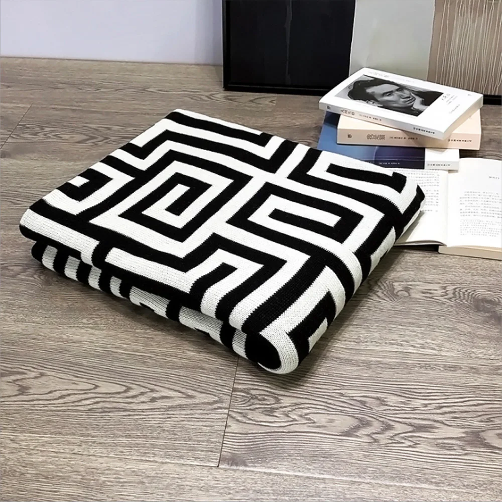 Nordic Home Knitted Blanket Acrylic Cashmere Office Sofa Air Conditioning Striped Blanket Comfortable Portable Airplane Blanket