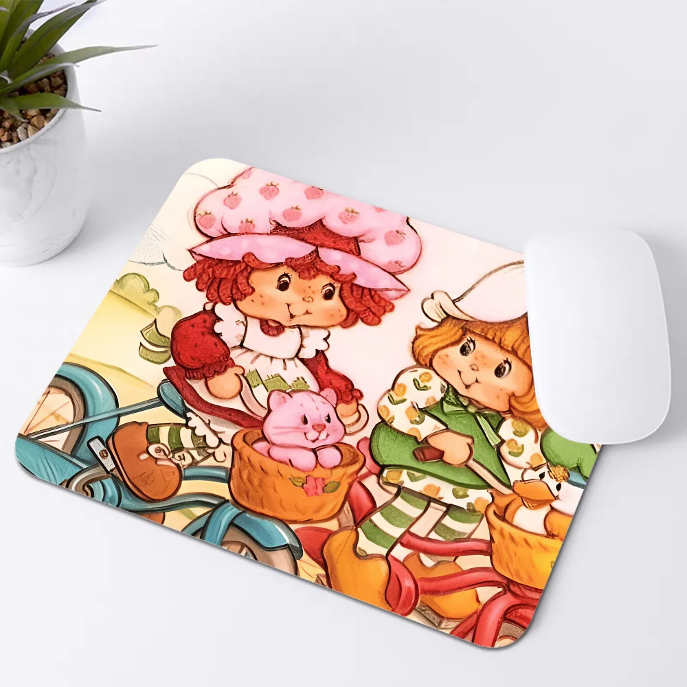 Strawberry-shortcake girl Mousepad Small Office Computer Desk Mat Table Keyboard Big Mouse Pad Laptop Cushion Non-slip