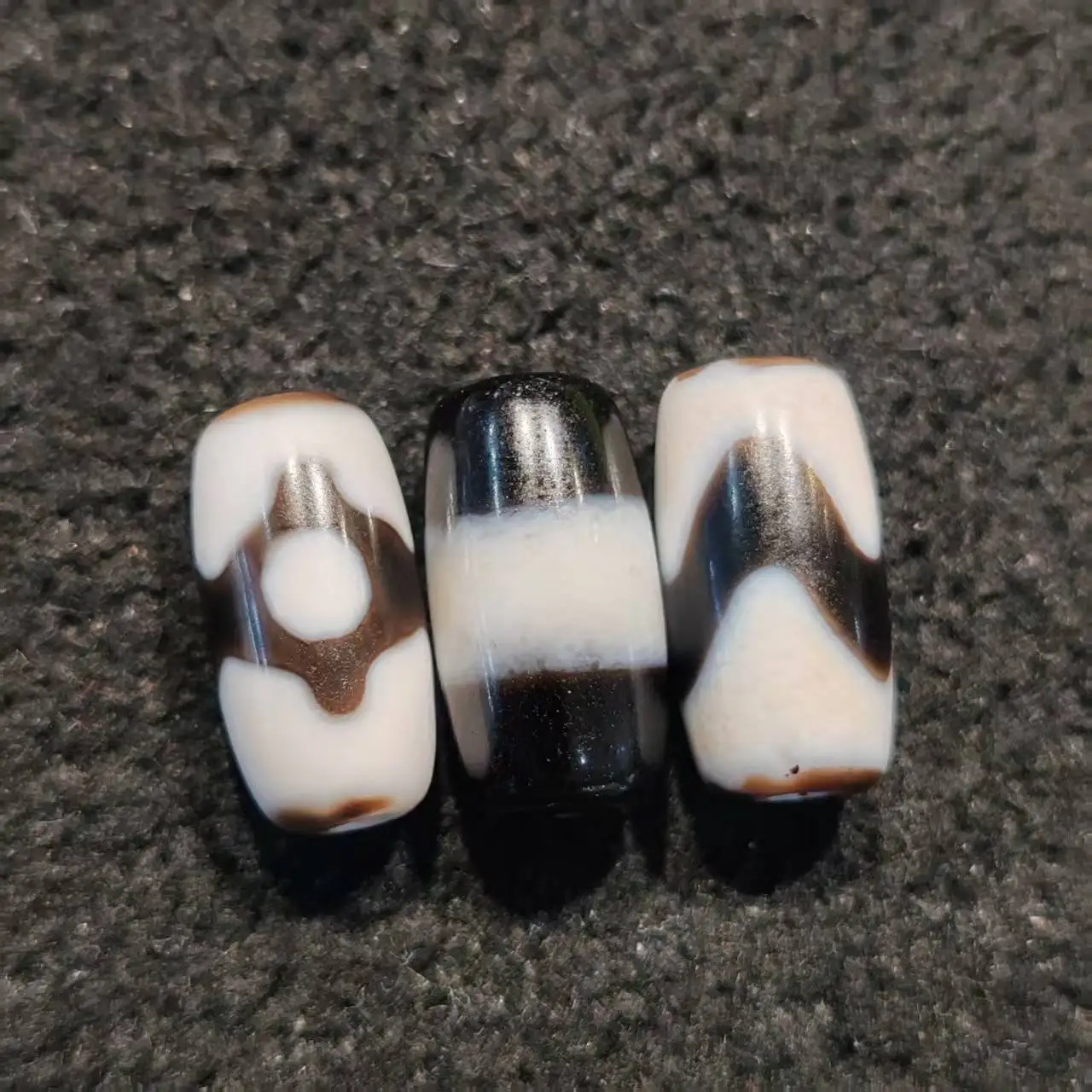 

10 pcs Taiwanese infiltration ethnic style black and white 3-eye tiger tooth agate bead necklace pendant DIY accessory Dzi