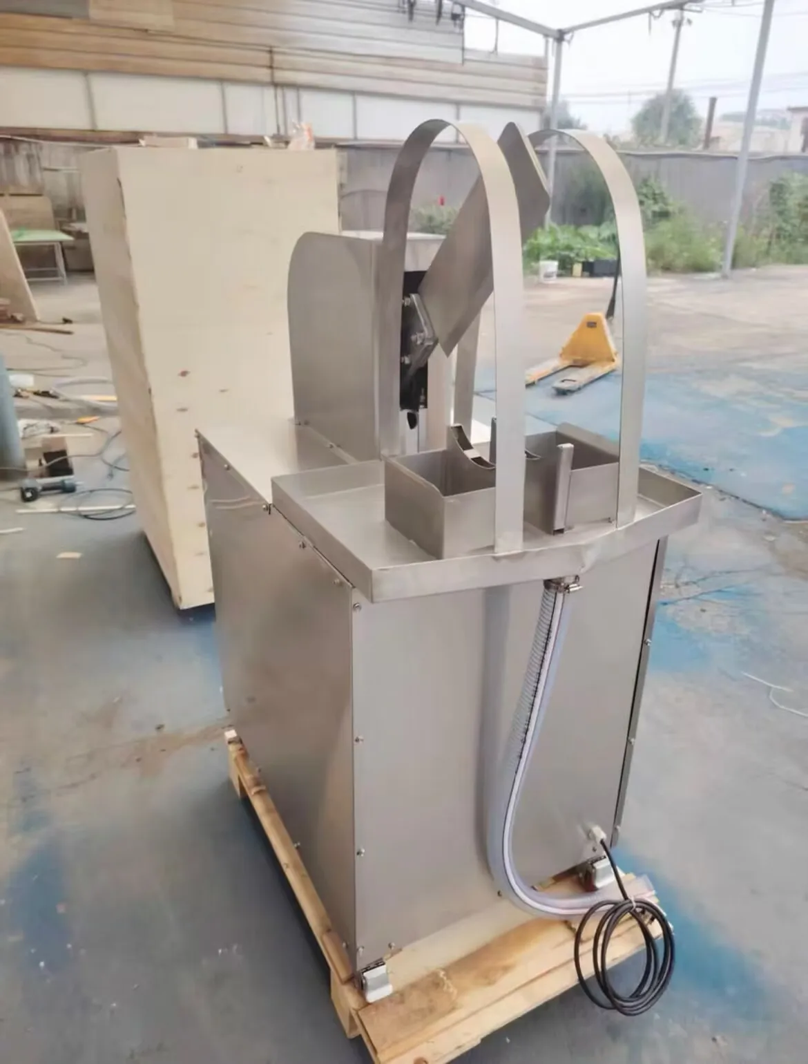 Hydraulic Fresh Young Coconut Open Cut Machine Hydraulic Old Coconuts Cutter Splitter for Snack Bar Food Factory