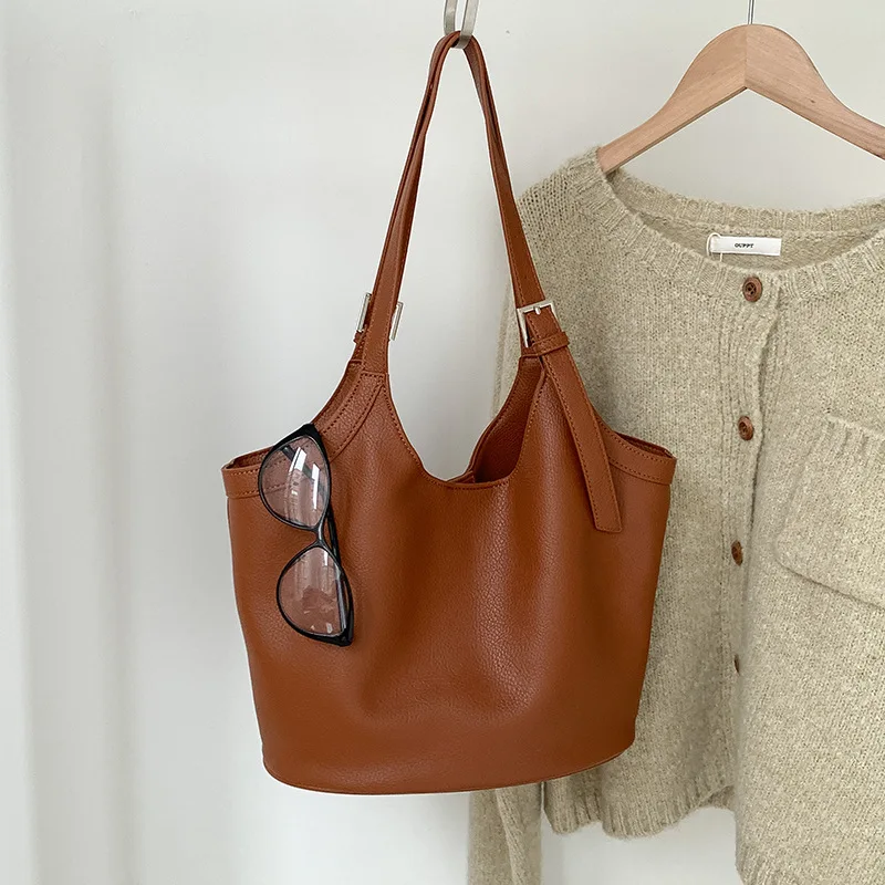 

Fashion soft PU leather women Handbag Trend Large Capacity female Shoulder Bag Commuting Lady Totes Underarm Bag