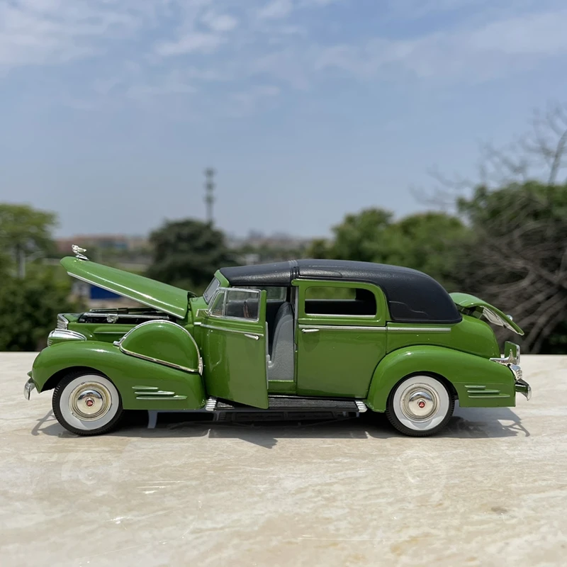 Modelo de carro clássico, 1:30 Diecasts, brinquedo de veículo metálico, coleção retro, alta simulação, presente brinquedo infantil