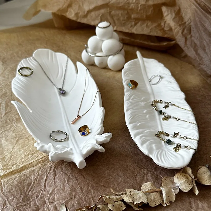 Necklace design plate artistic sense gypsum feather plate jewelry display photo props jewelry display plate jewelry pose
