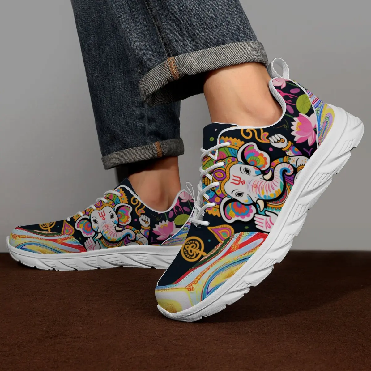 

Lightweight Running Shoes with Lace-up Breathable Flat Heels Color-block Graffiti Design Fashionable and Casual Sports Shoes