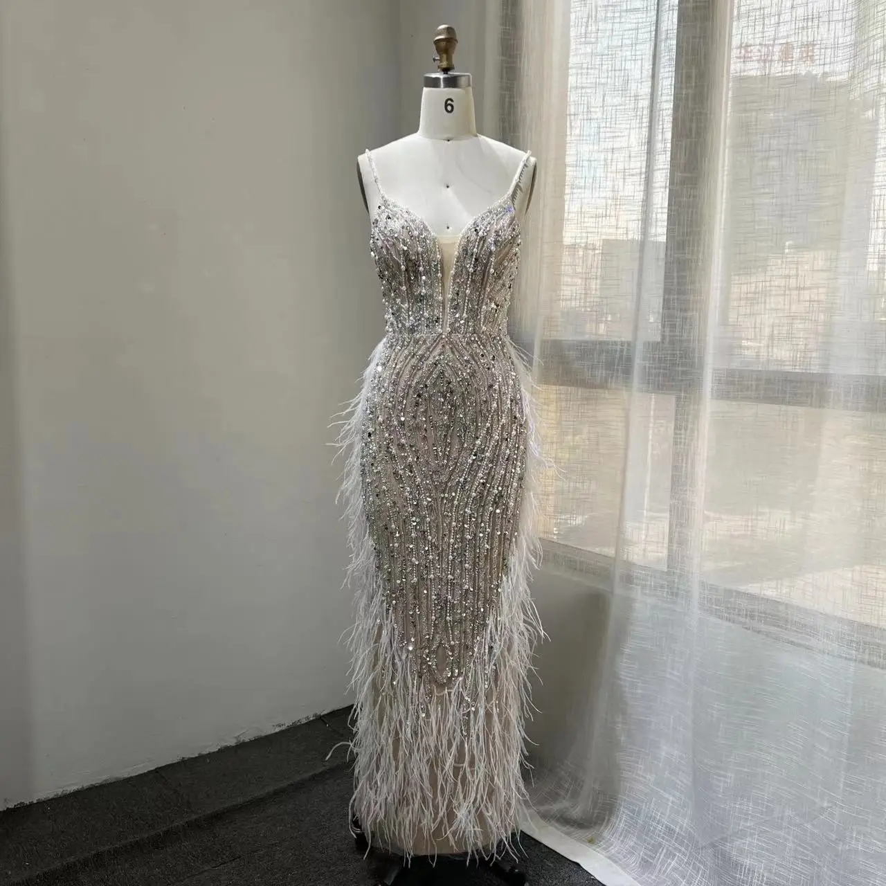 Robe de soirée sirène avec plumes pour femme, perles faites à la main, sexy, longue, fête, tout ce qui est possible, nouveau, 2024