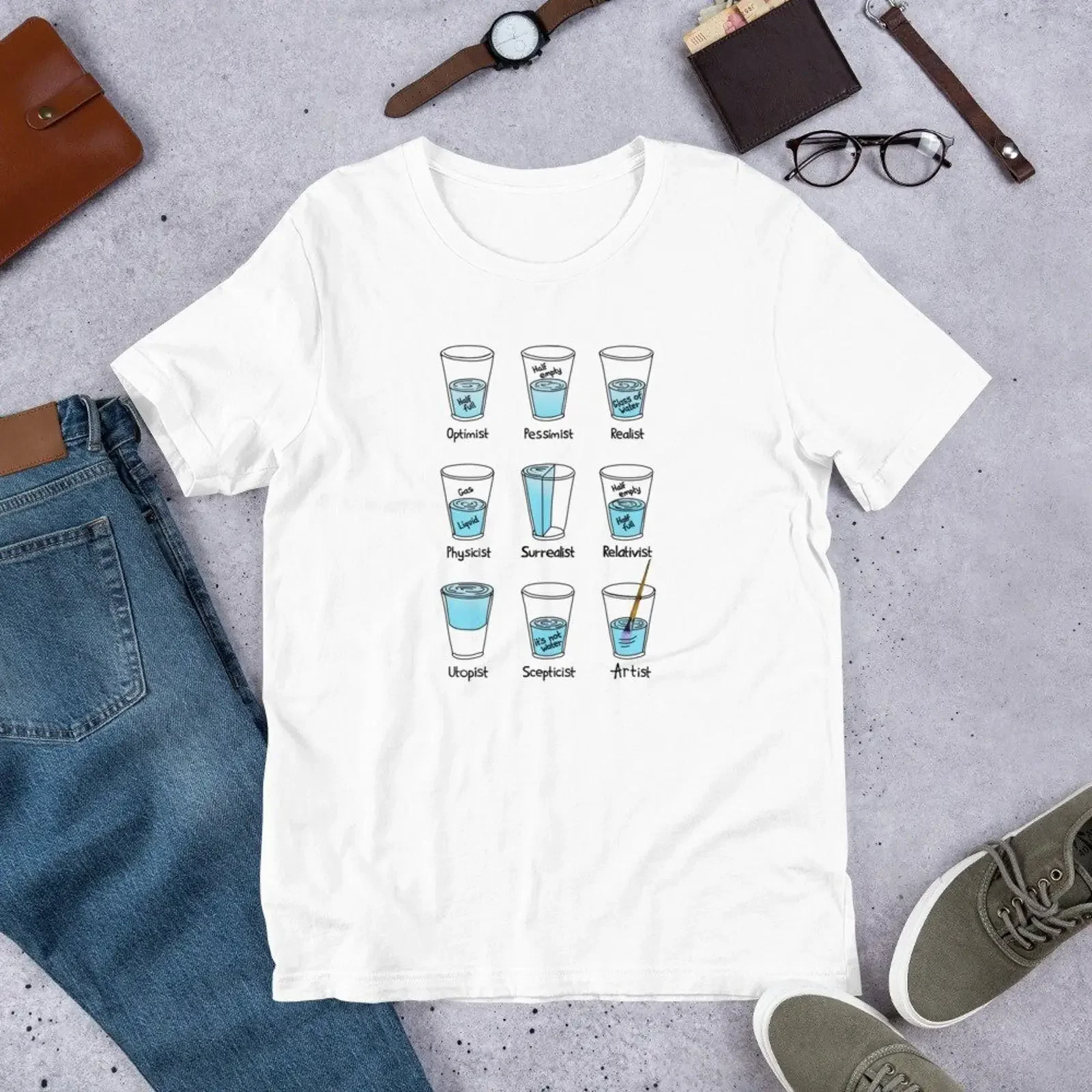 Optimiste ou pessimiste ? Regardez le verre à moitié plein. Haut décontracté, confortable, élégant, extensible, à l'aspect vieilli, idéal pour le quotidien.