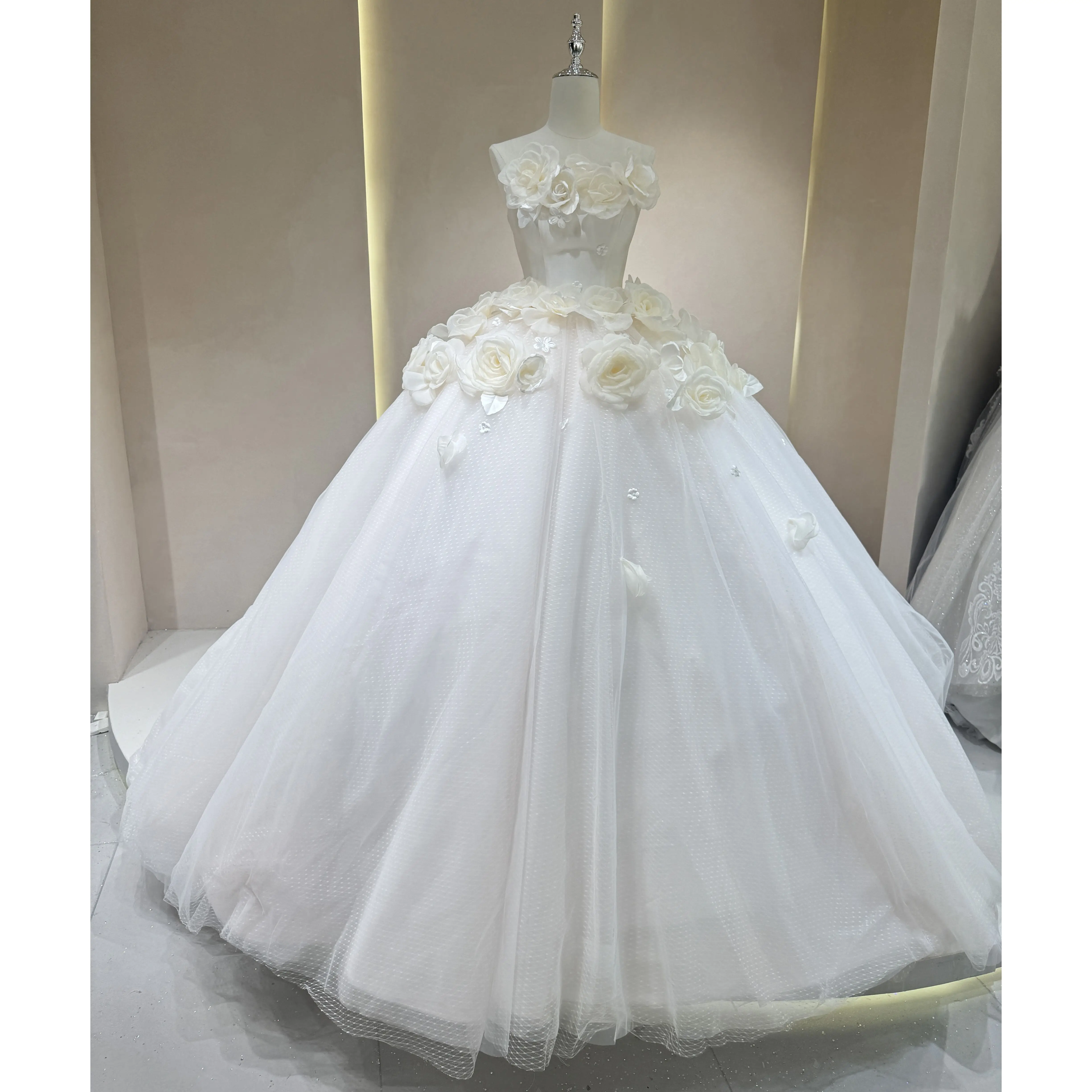 Elegant Strapless Wedding Dress with Delicate Flowerand Flowing Tulle for a Dream Wedding 2025 Long Train Bridal Gown Customized