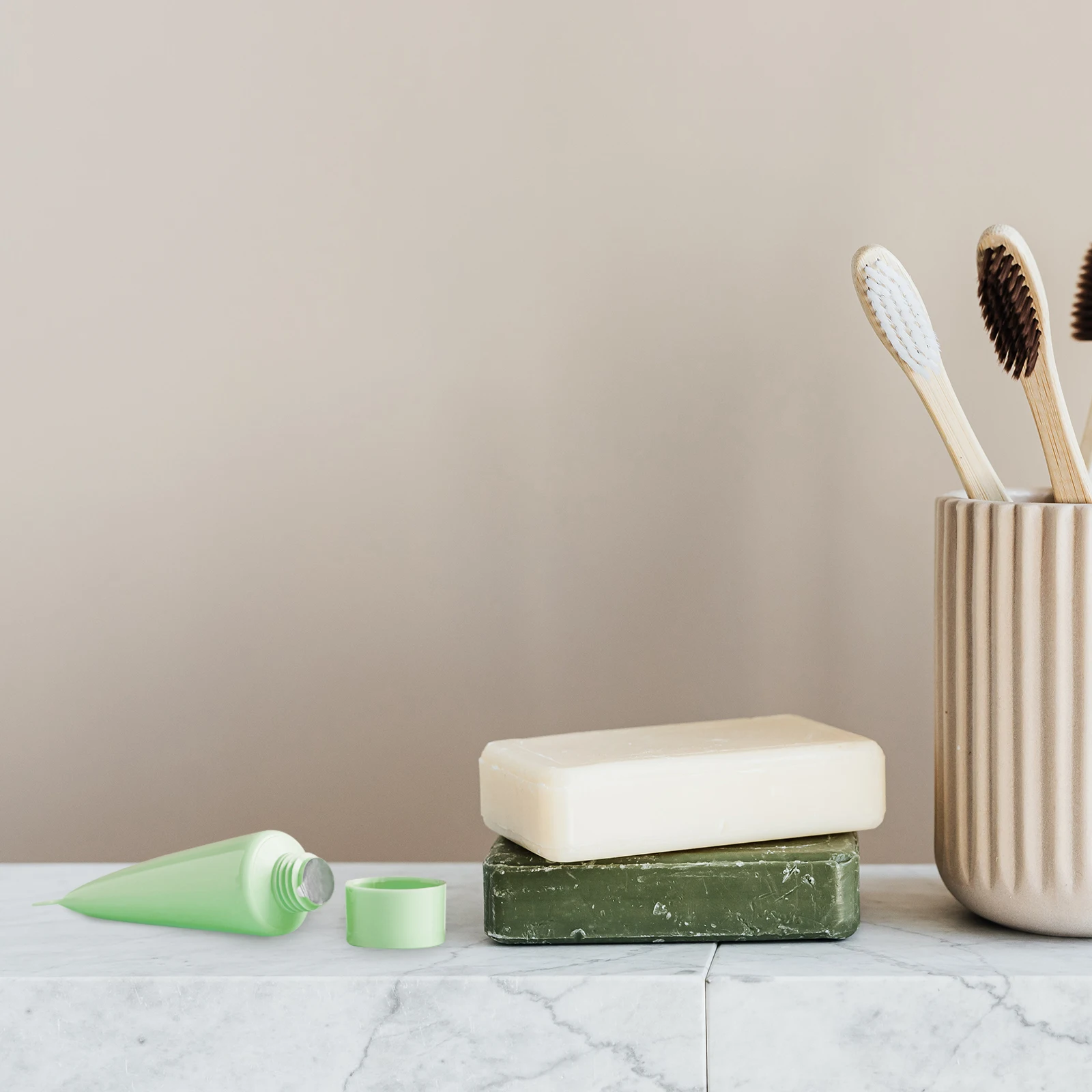 

6Sheets Selfadhesive Aluminum Foil Sealing Stickers for Bottles Essential Oil Labels Strong Adhesiveness LargeQuantity