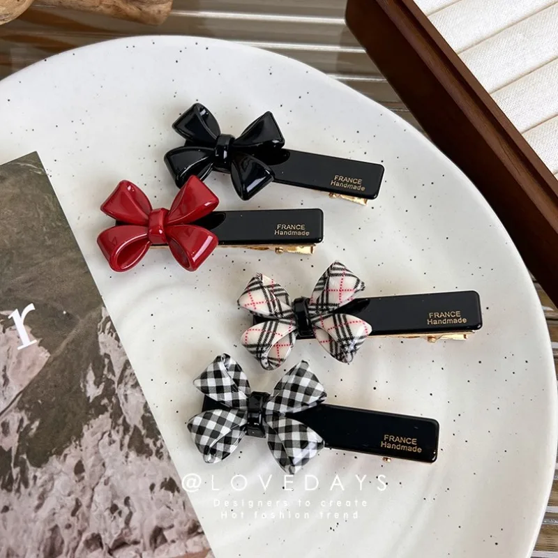 Pinza para el pelo retro de acetato con lazo, diseño de etiqueta negra, roja y dorada, bonitos sujetadores de flequillo para adolescentes, accesorios elegantes que no dejan marcas