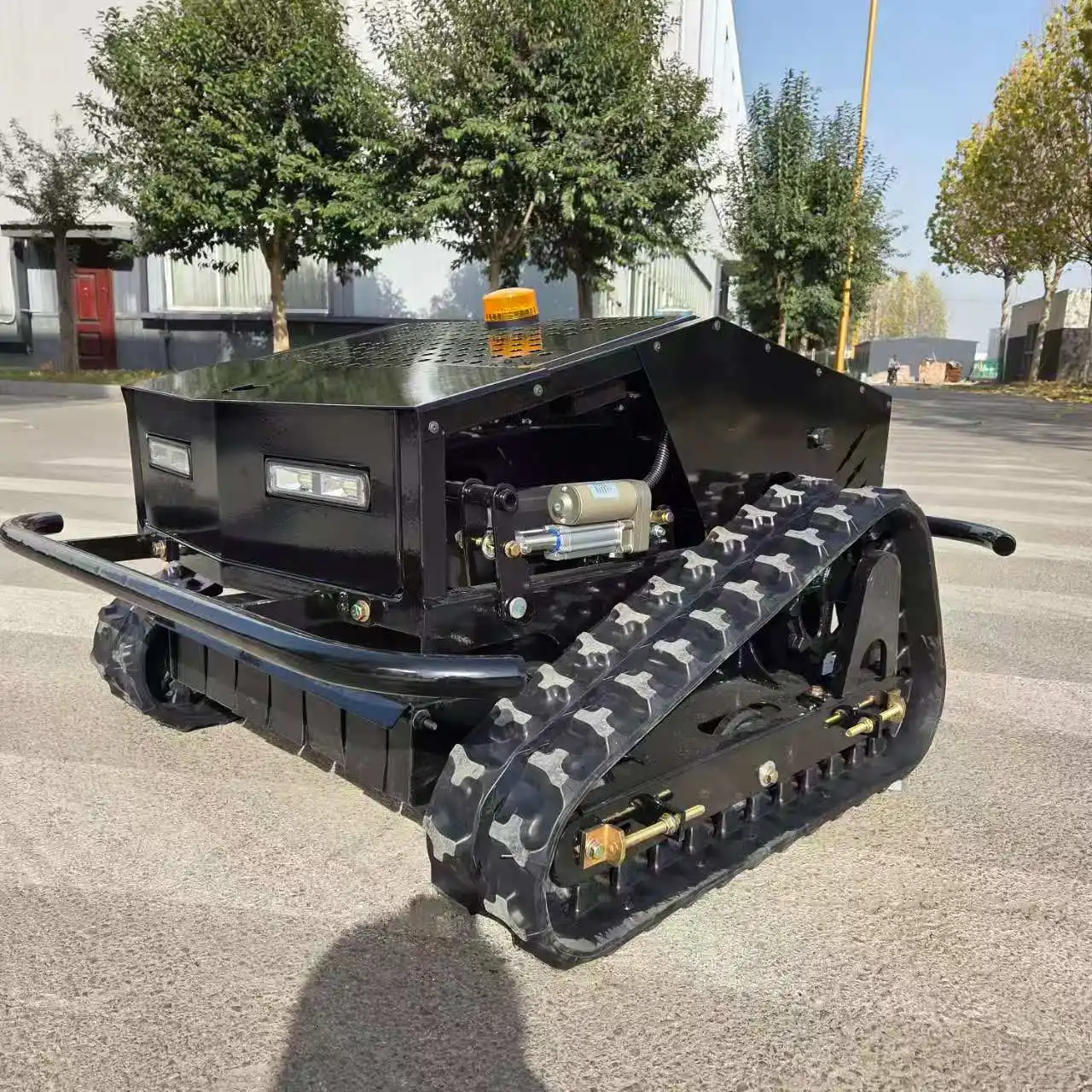 

High-Tech RC Lawn Mower EU Version with LED Light 500MM Cutting Width 1500㎡/h Zero Turn for Home Lawns Compliance Customized