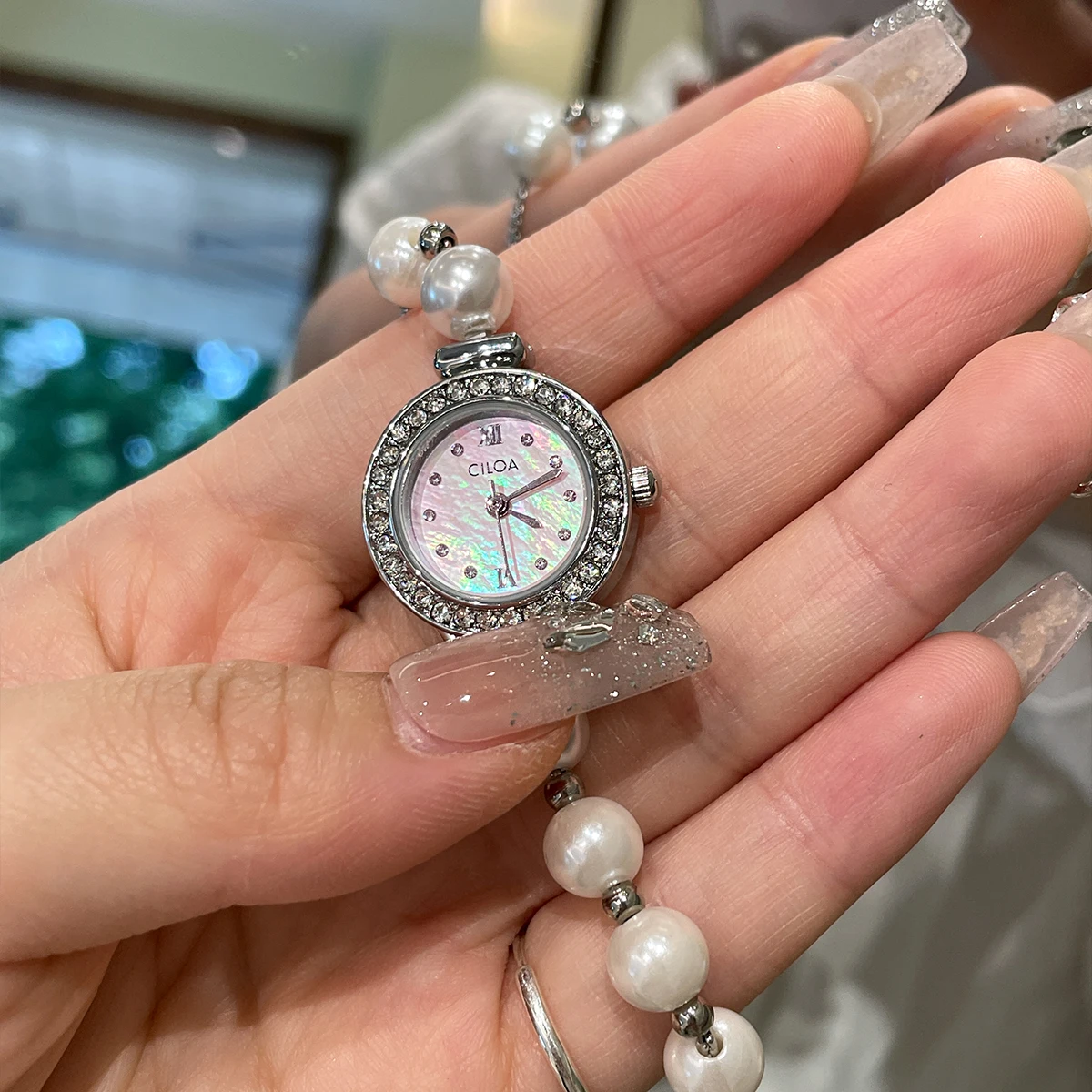 

CILOA New Women's Light Luxury Fashion Quartz Watch - Pearl Bracelet Style, Waterproof
