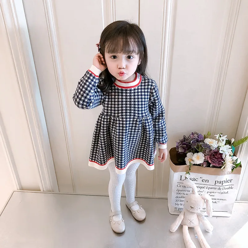 Neues kariertes, bedrucktes, langärmeliges, farbblockiertes, süßes und niedliches, modisches, warmes Mini-Wollkleid für Mädchen im Herbst und Winter. – Detail 10