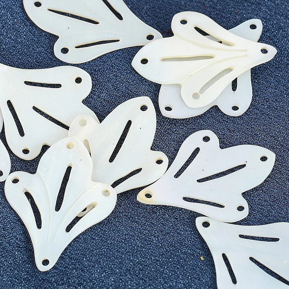 2PC White Leaf Flatback 4－holes Pendant Real Mother of Pearl Shell Daffodil Leaves Charms Dangle DIY Necklaces Jewelry Make Part