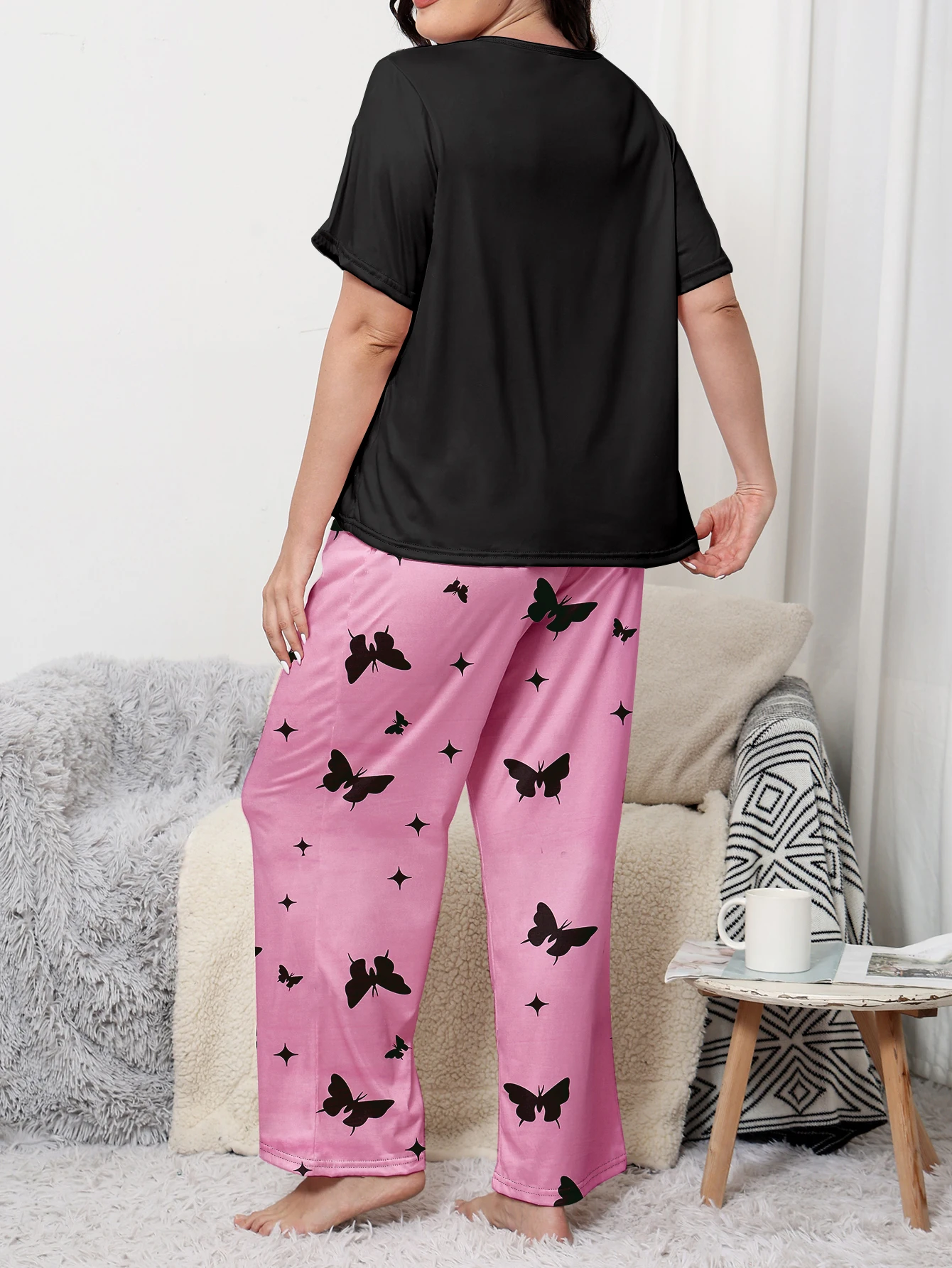 Plus size pajama set, love short sleeved butterfly pants, suitable for both home and casual wear. Short sleeved pants set, plus