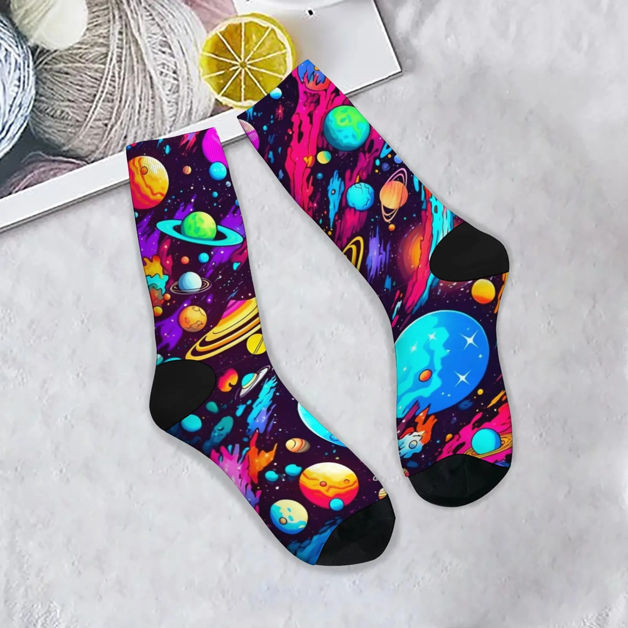 Space Planet Print Herrensocken Neuheit Harajuku Retro Street Hip-Hop Socken Bequeme atmungsaktive rutschfeste Socken Partygeschenk