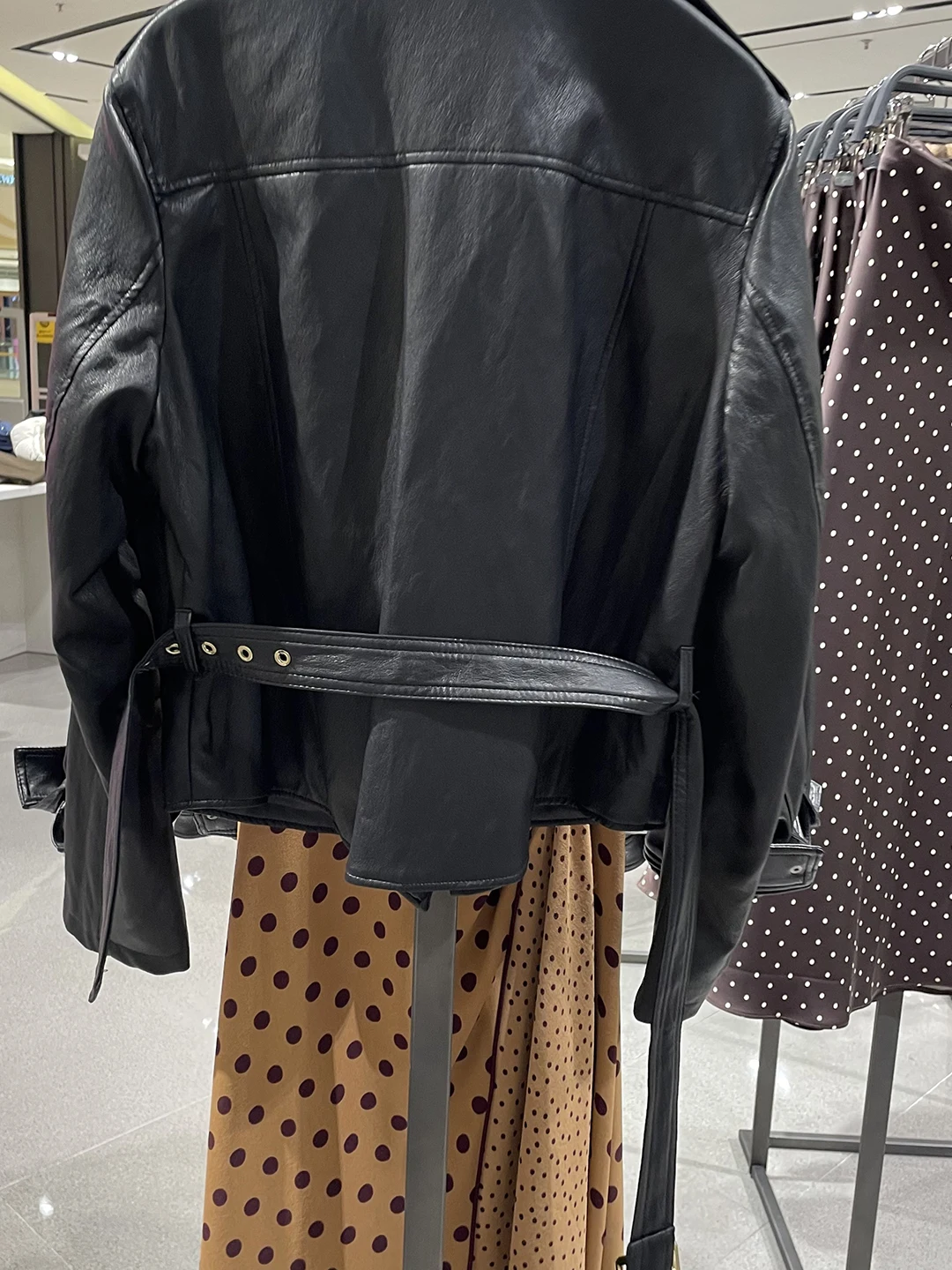 Faionable inverno feminino casaco de couro jaet longo sve gola de couro falso com cinto ort outerwear casaco feminino