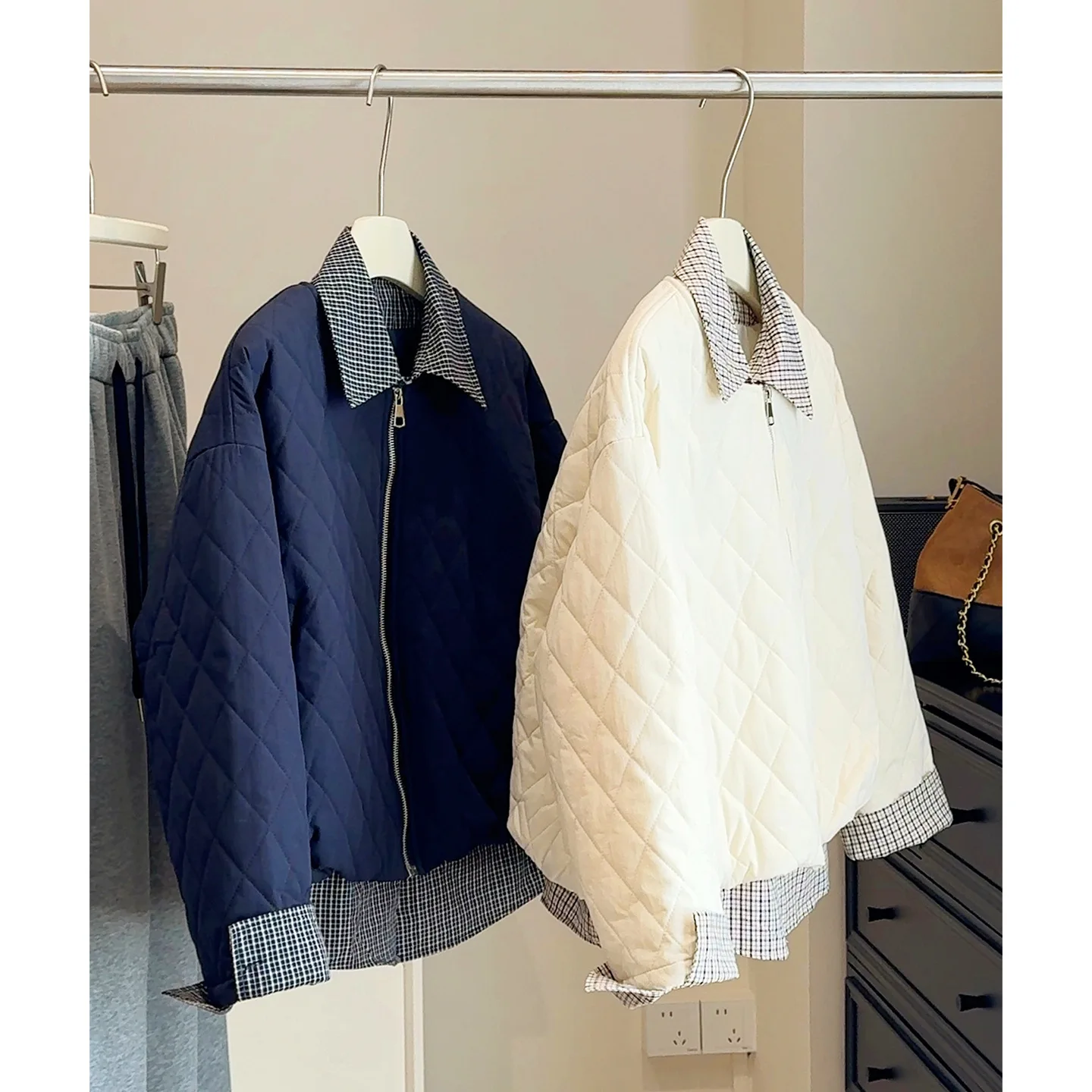 

2025 Winter New Style Fake Two Piece Short Diamond Grid Cotton Jacket Women's Splicing Grid Shirt Collar Jacket Top