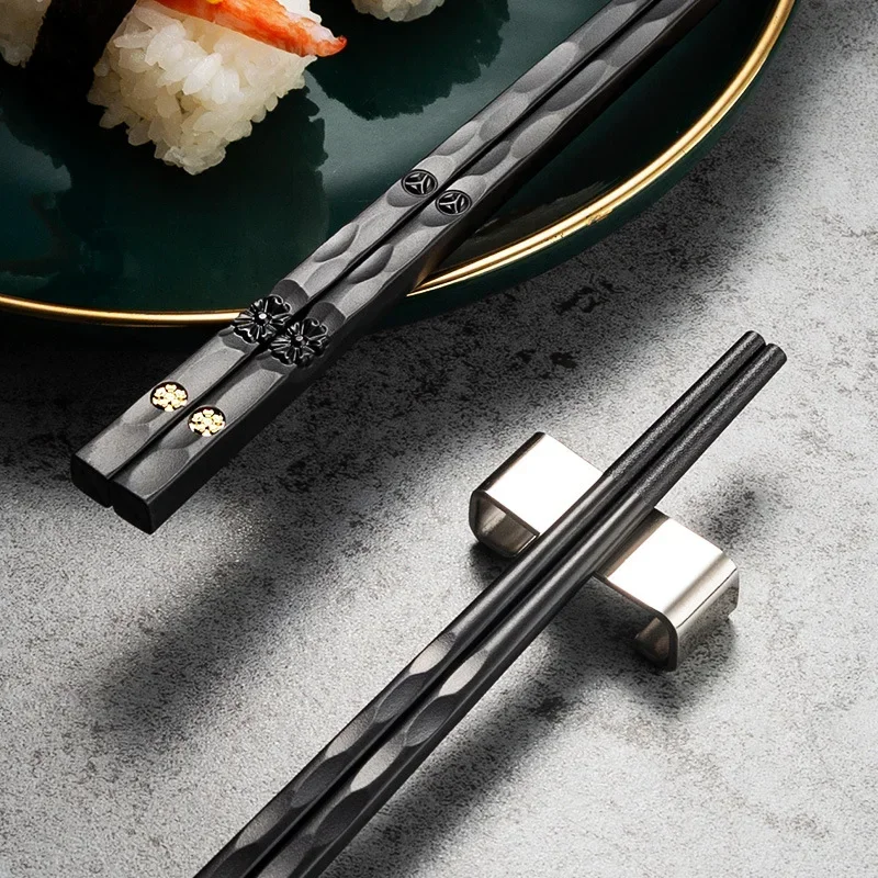 Non-slip and Mildew Chopsticks Black Sushi Food Noodles Alloy Chinese Chopsticks High Temperature Resistance Kitchen Tableware