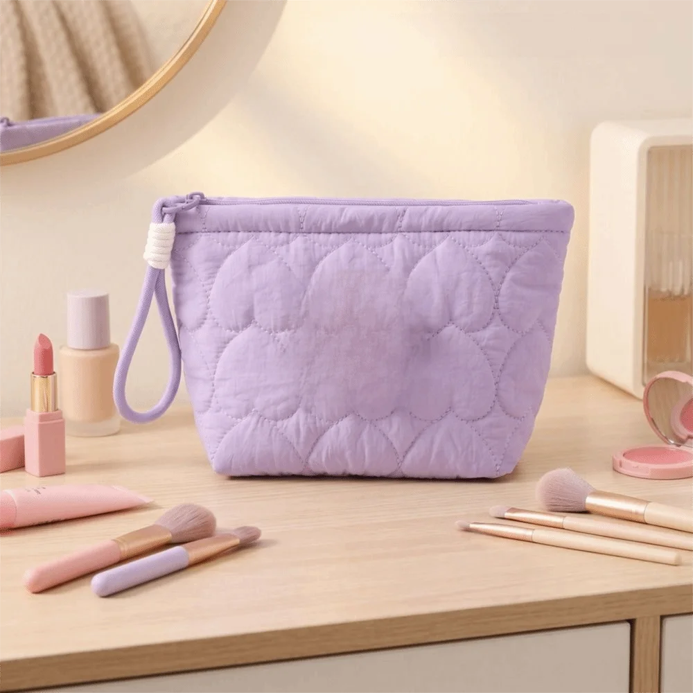 Large Capacity Portable Cosmetic Bag Solid Color Heart Shape Women Wash Pack Zipper Closure with Handle Handheld Cosmetic Case