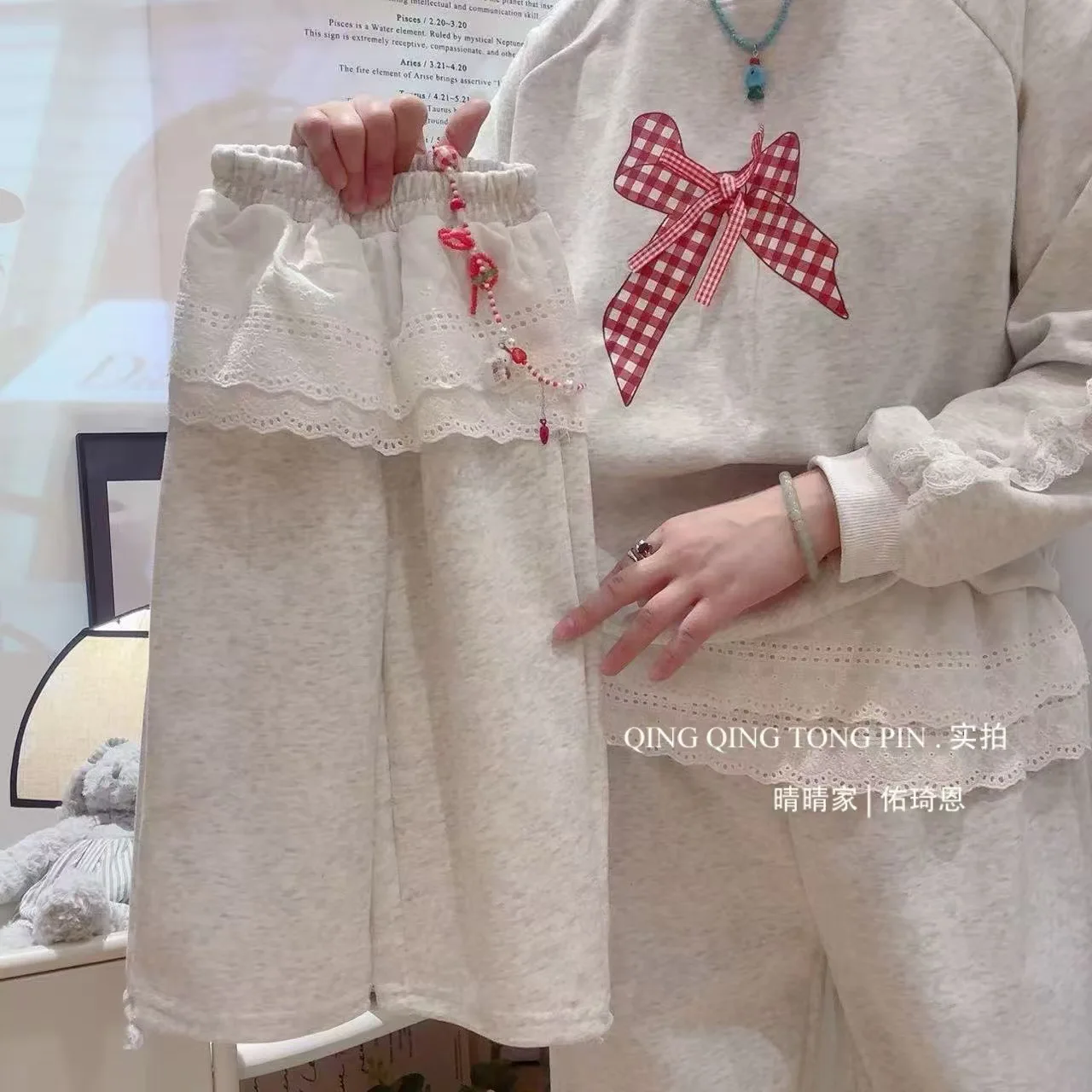 2026 Herbst Kinder Mädchen Kleidungssets Spitze Langarm Süße Schleife Sweatshirt+Hose 2-teiliger Freizeitanzug für Kinder – Detail 7