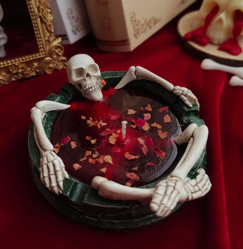 AQSSMF4VRO Halloween Terrifying Bloody Bath Skeleton Aromatherapy Candle Cross border Creative Gift