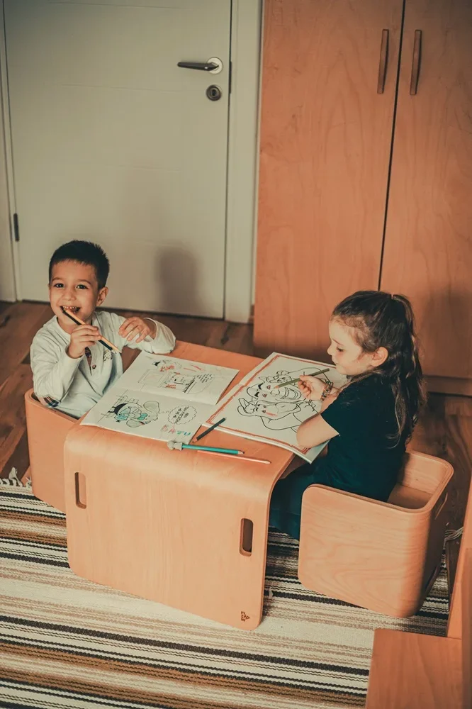 Flexy Table Set(1 tavolo, 2 sedie) multifunzionale di alta qualità all'ingrosso per mobili per bambini compensato di faggio EN71-3