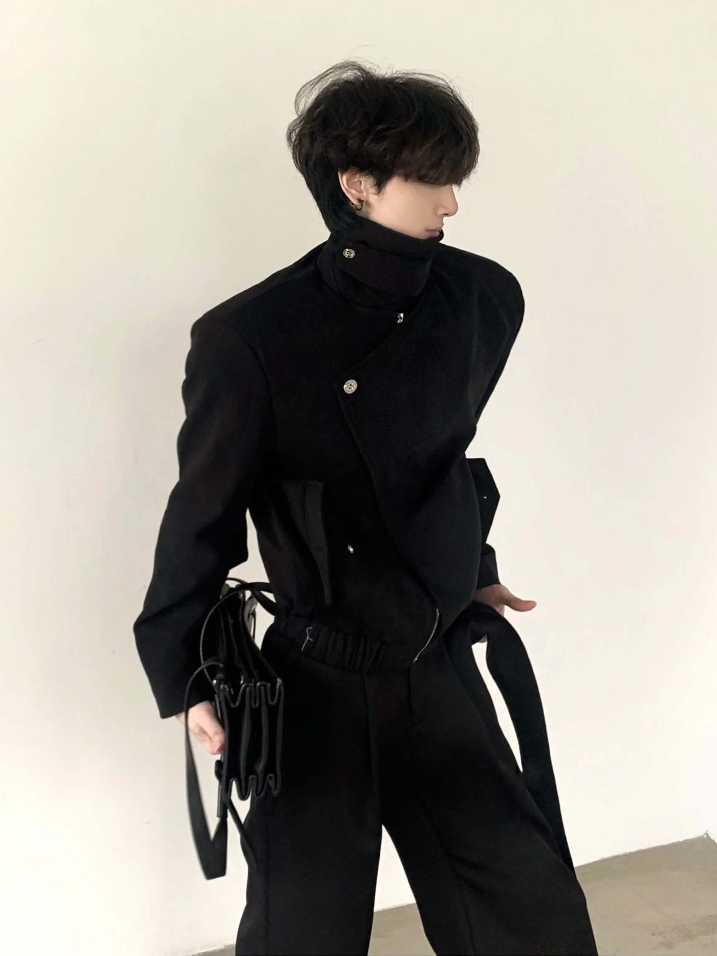 Men's Knight Jacket Shoulder Pads Zipper Stand Collar Short Coat Advanced Design Waist Inward Zipper Casual Fashion Jacket