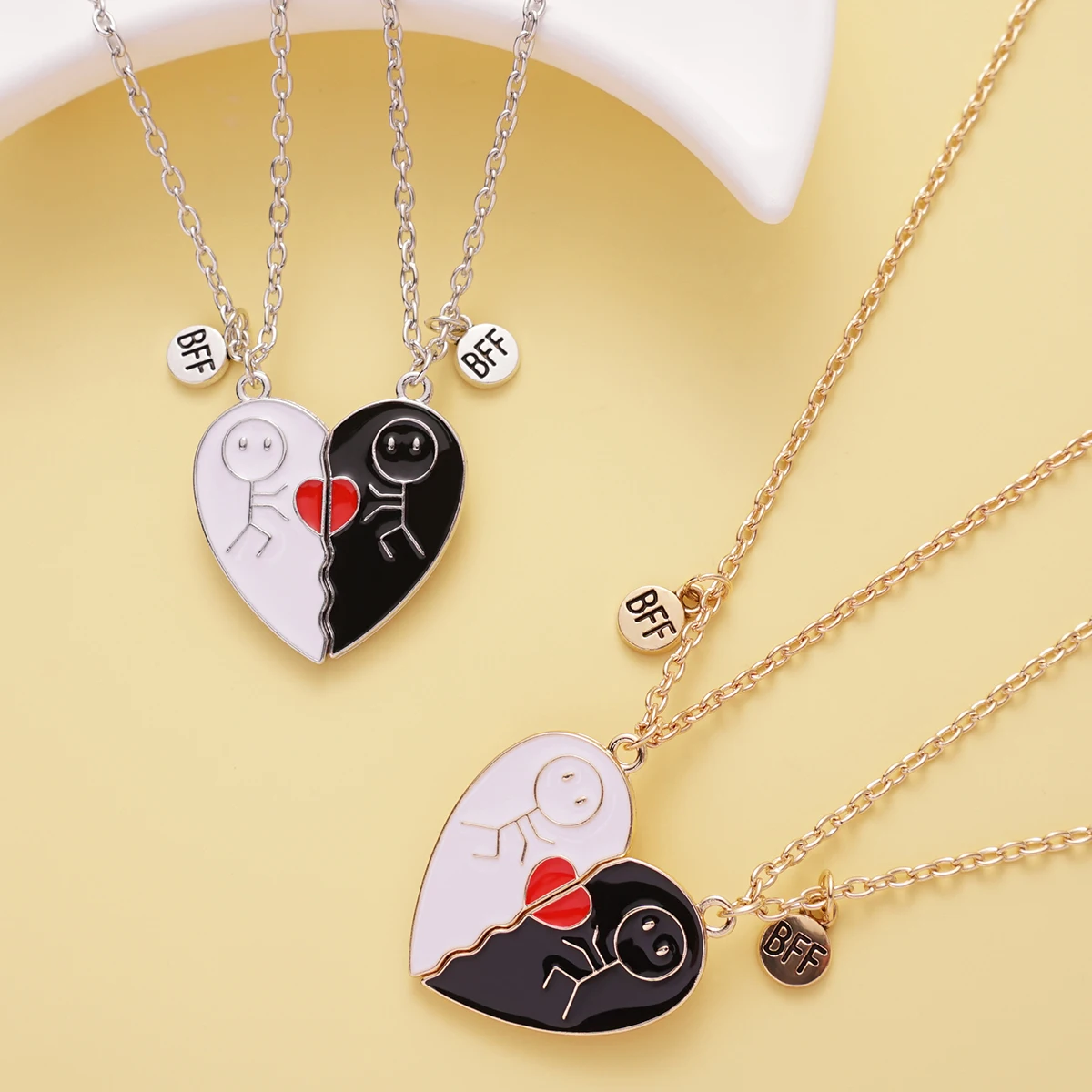2 Pcs/Set Magnetism Best Friends Pendant Necklace for Women Couple Love Broken Heart Clavicle Chain Valentine's Day Gift